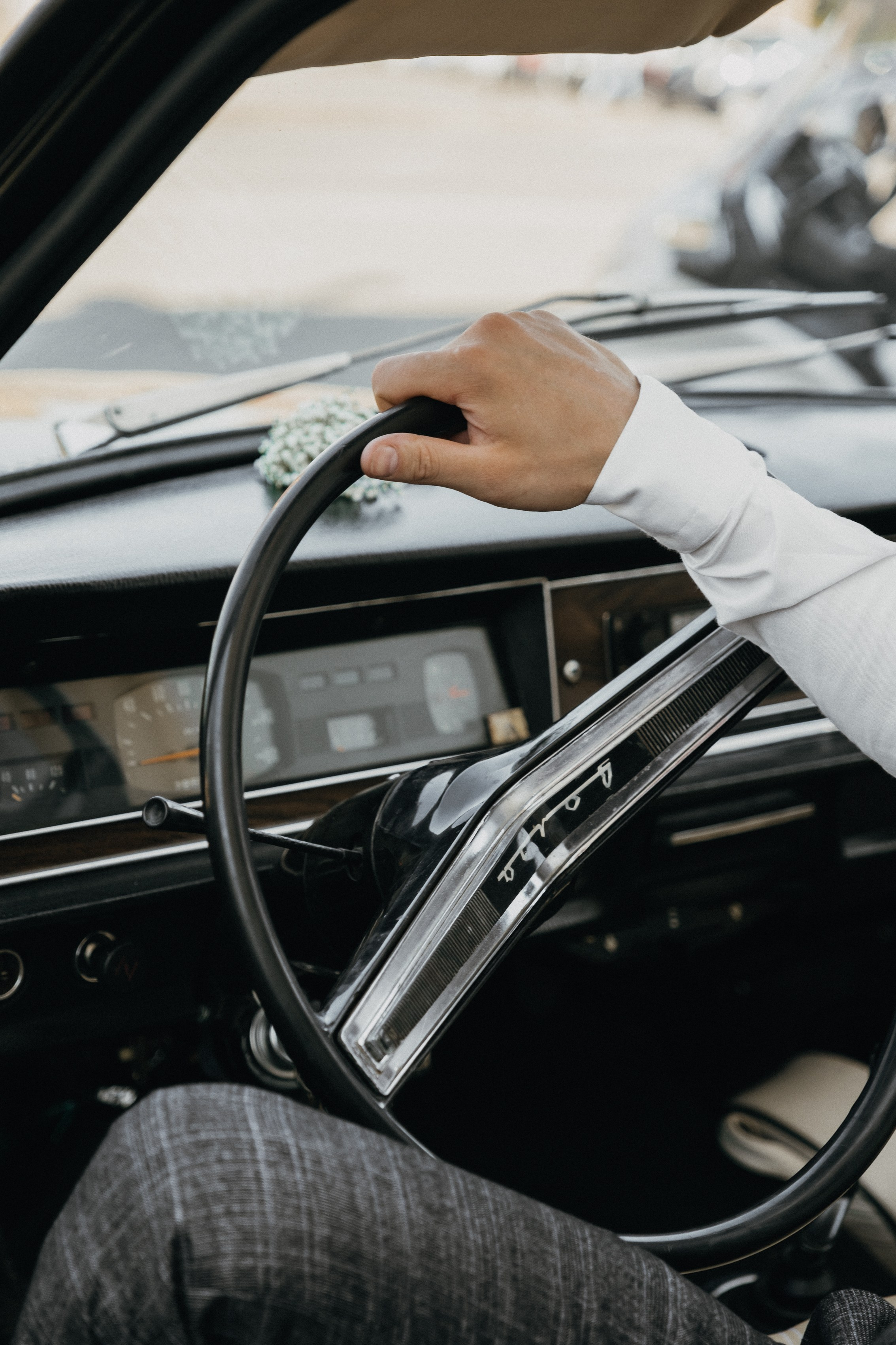 Свадебная съемка с машиной Волгоград. Свадебный и семейный фотограф в Волгограде Кристина Иванова