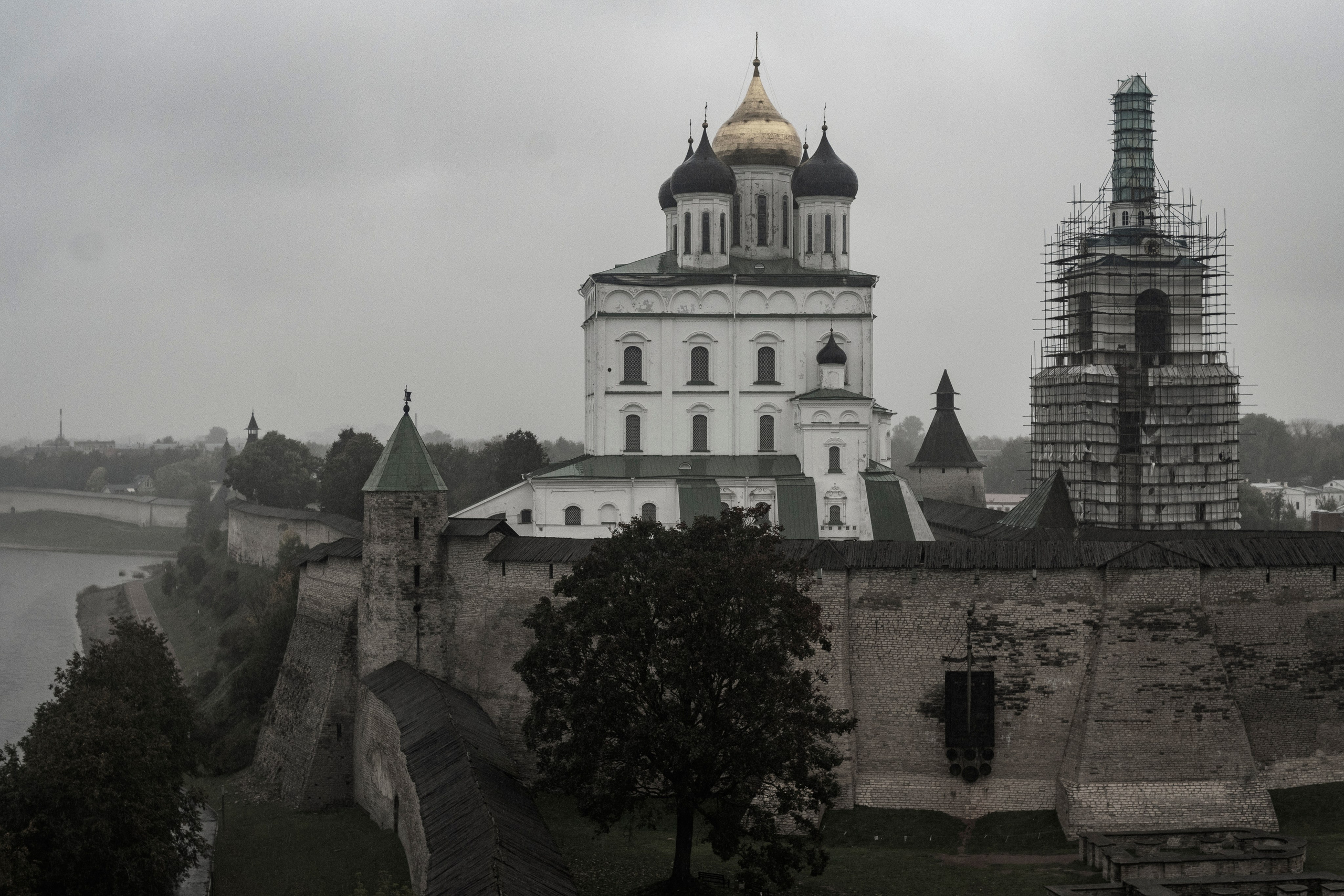 Псков. Октябрь 2023. Фотограф Роман Адлер