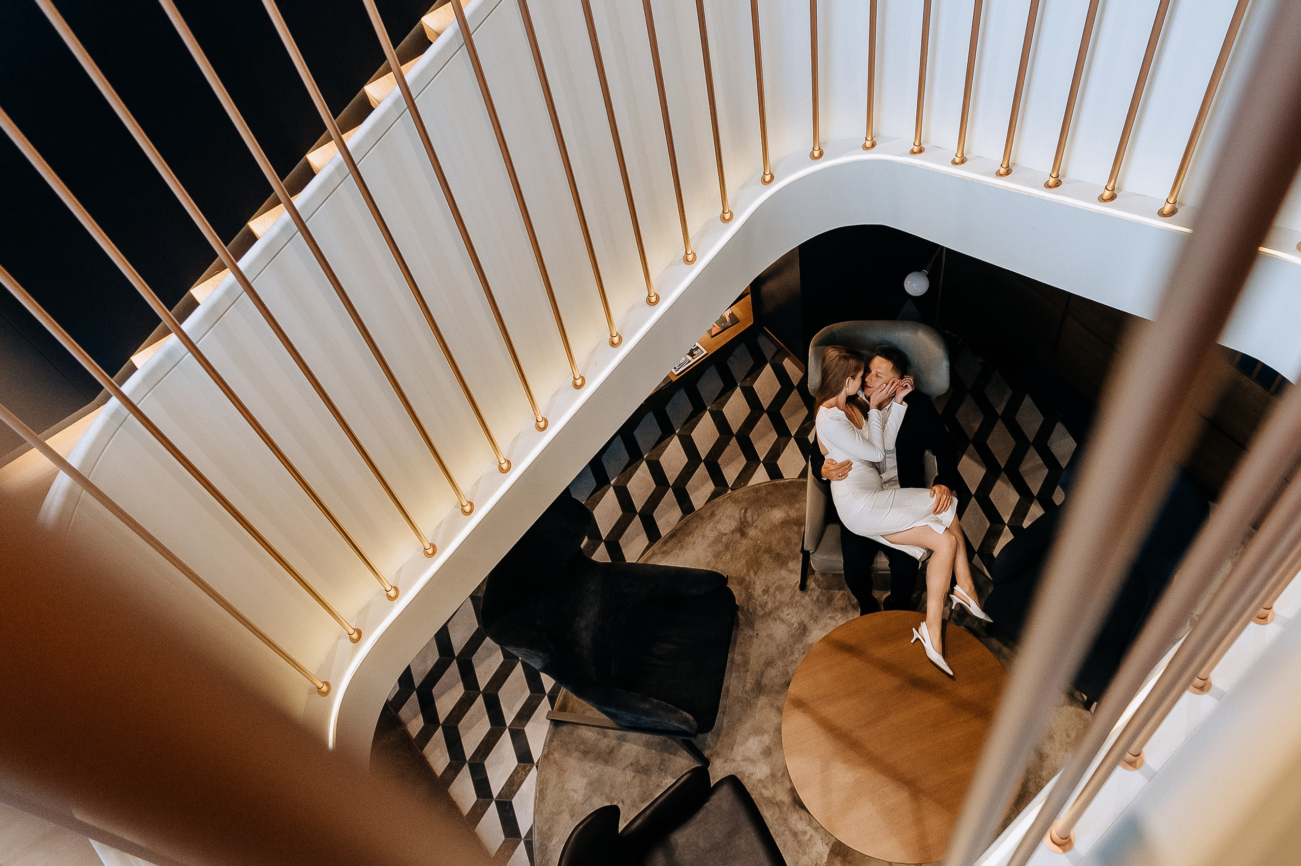 Красивый свадебный кадр в отеле Movenpick Moscow