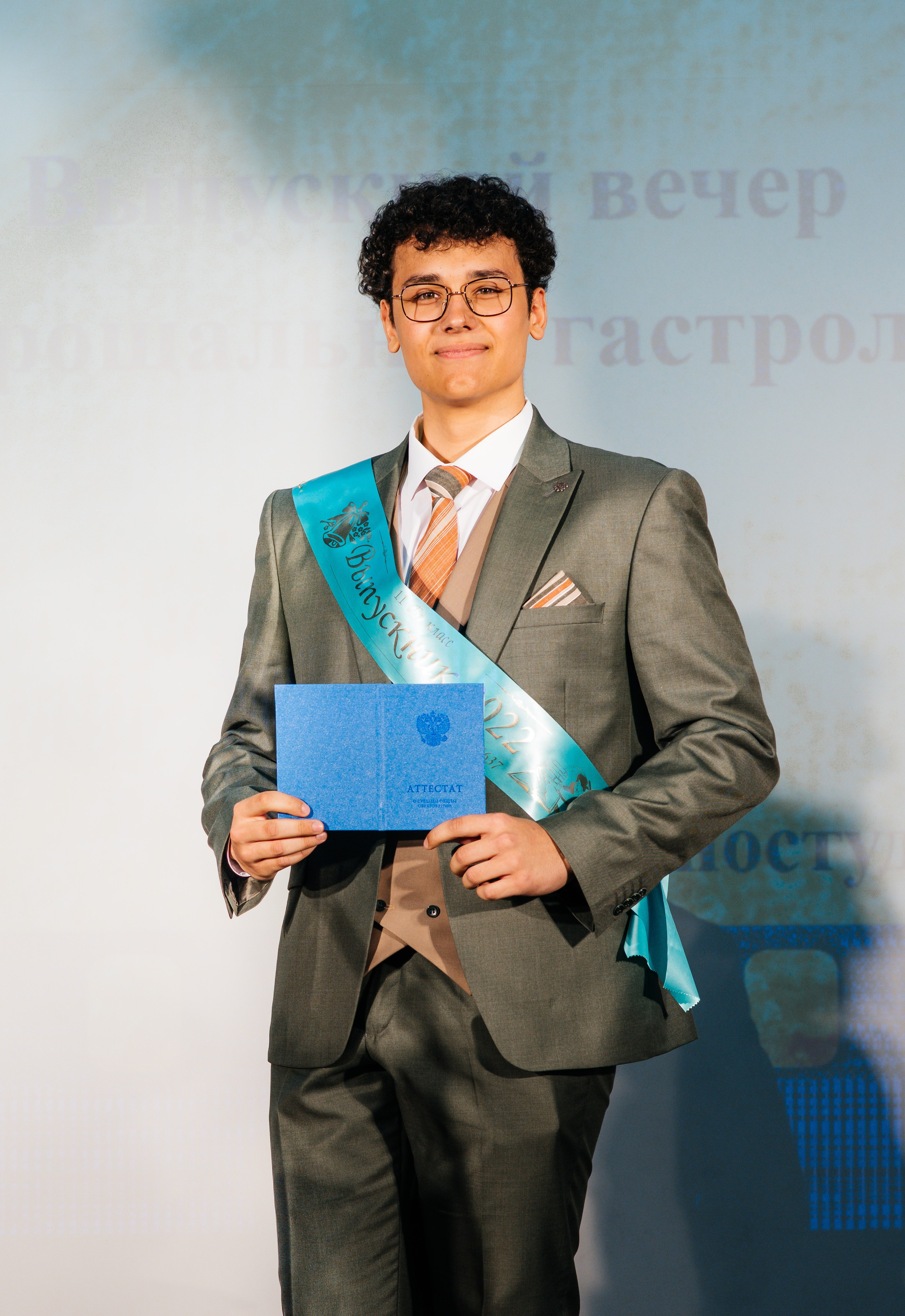 Вручение аттестатов. Выпускные альбомы в Подольске Москве и МО