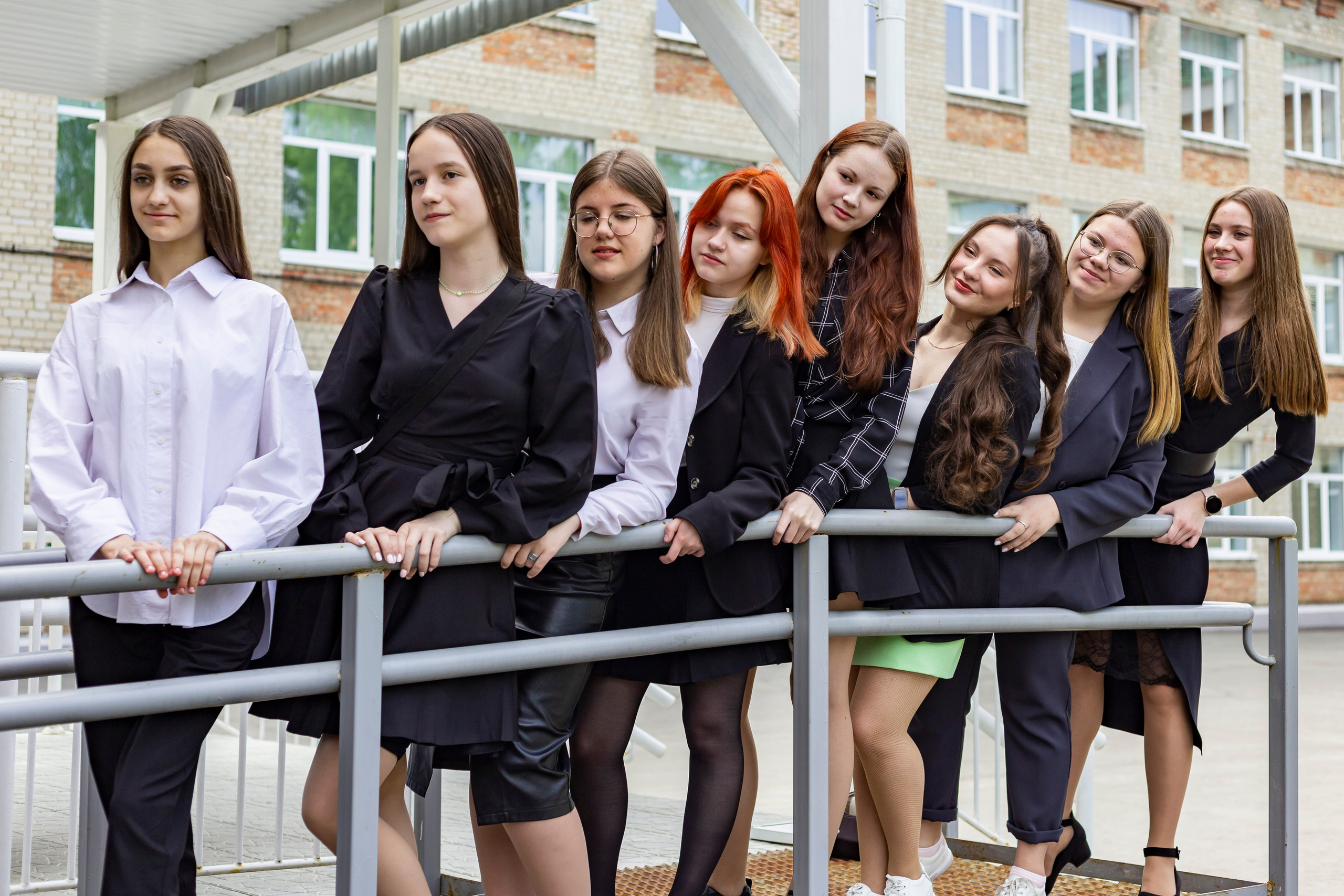 Фотосъемка 9 класс. Свадебный фотограф Марина Суворова и видеооператор Олег Петров