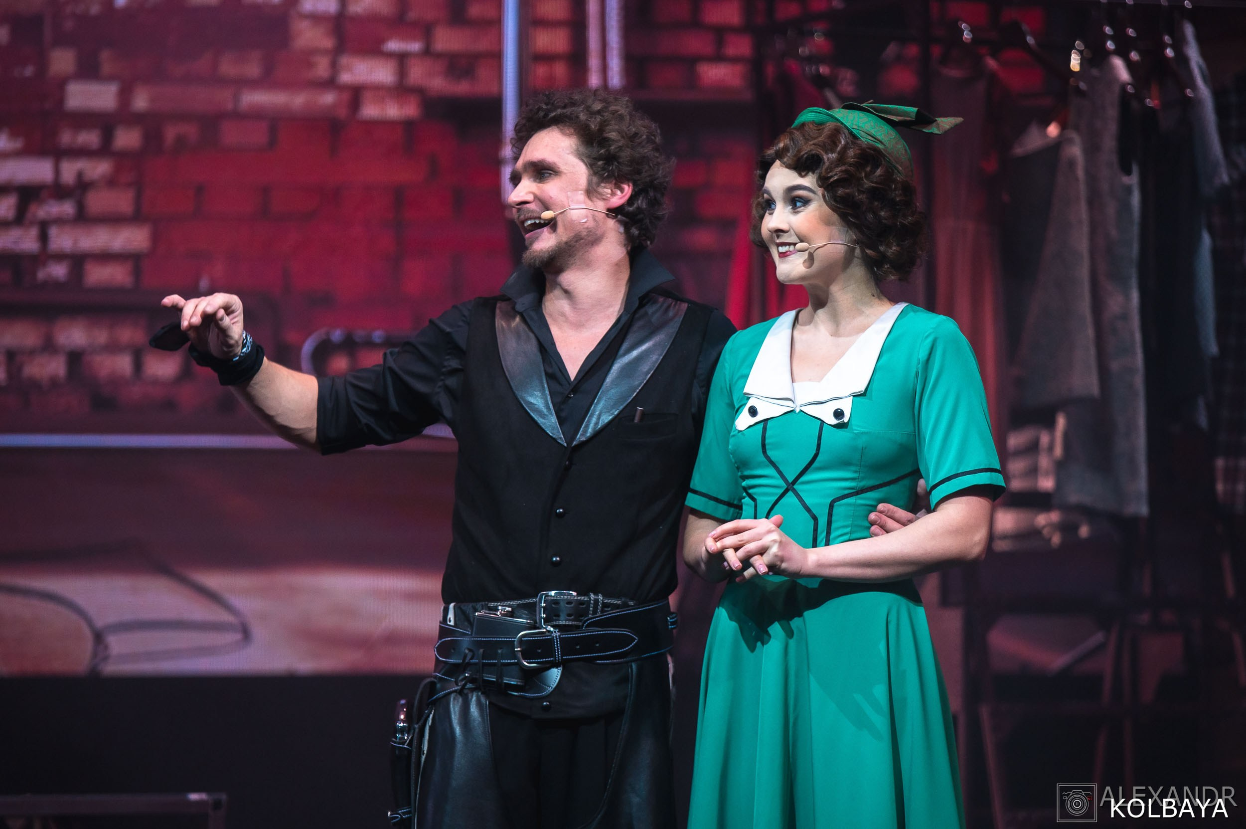 Фотографии со спектакля «Привет, я тетя Чарли». Концертный и театральный репортажный фотограф в Москве Александр Колбая