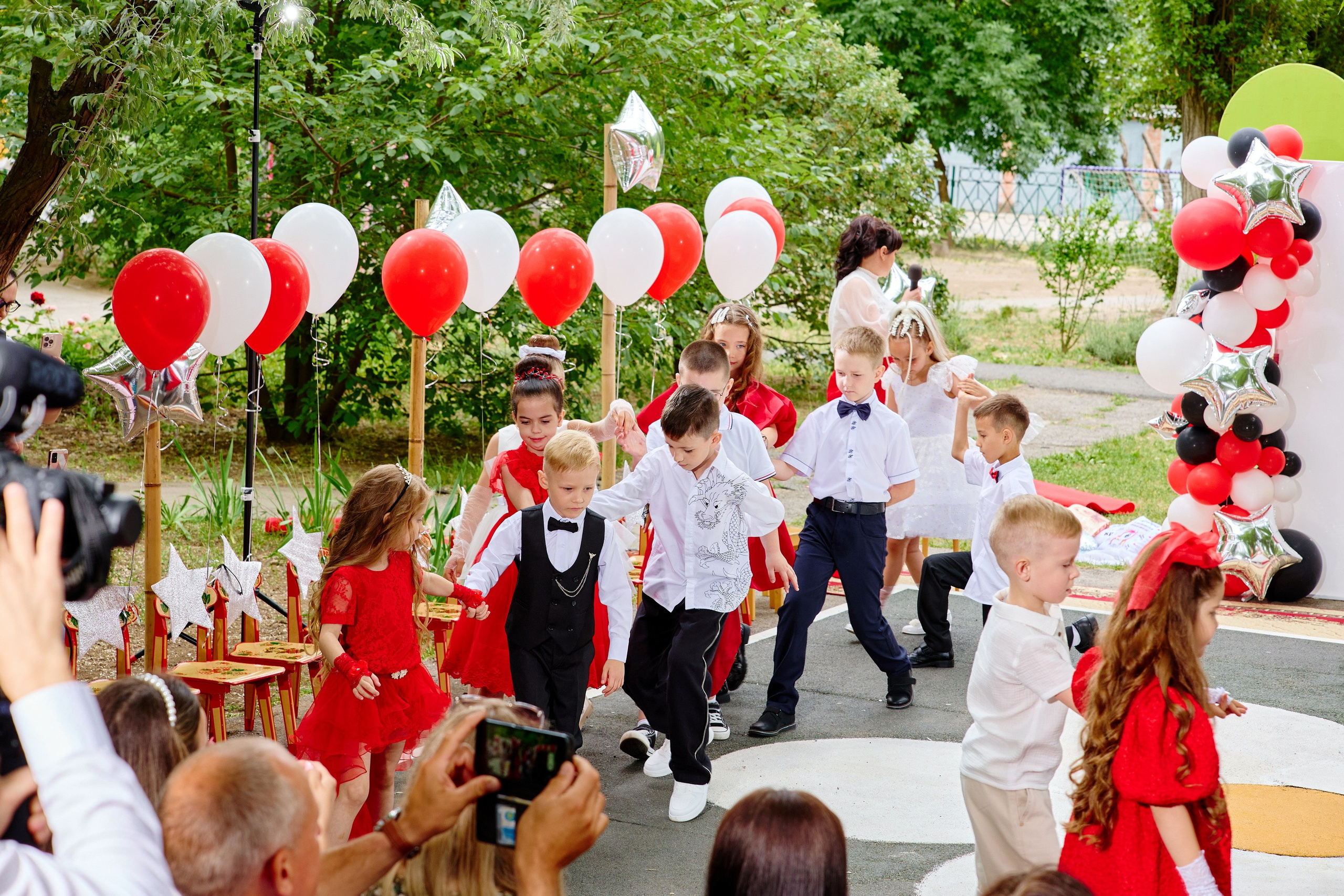 Выпускной 45 сад. Фотограф Выпускные альбомы Таганрог Сергей Коробченко