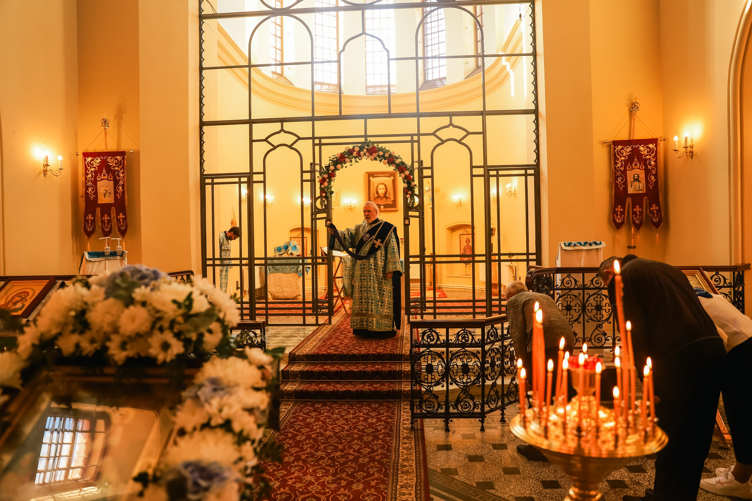 Служба в церкви