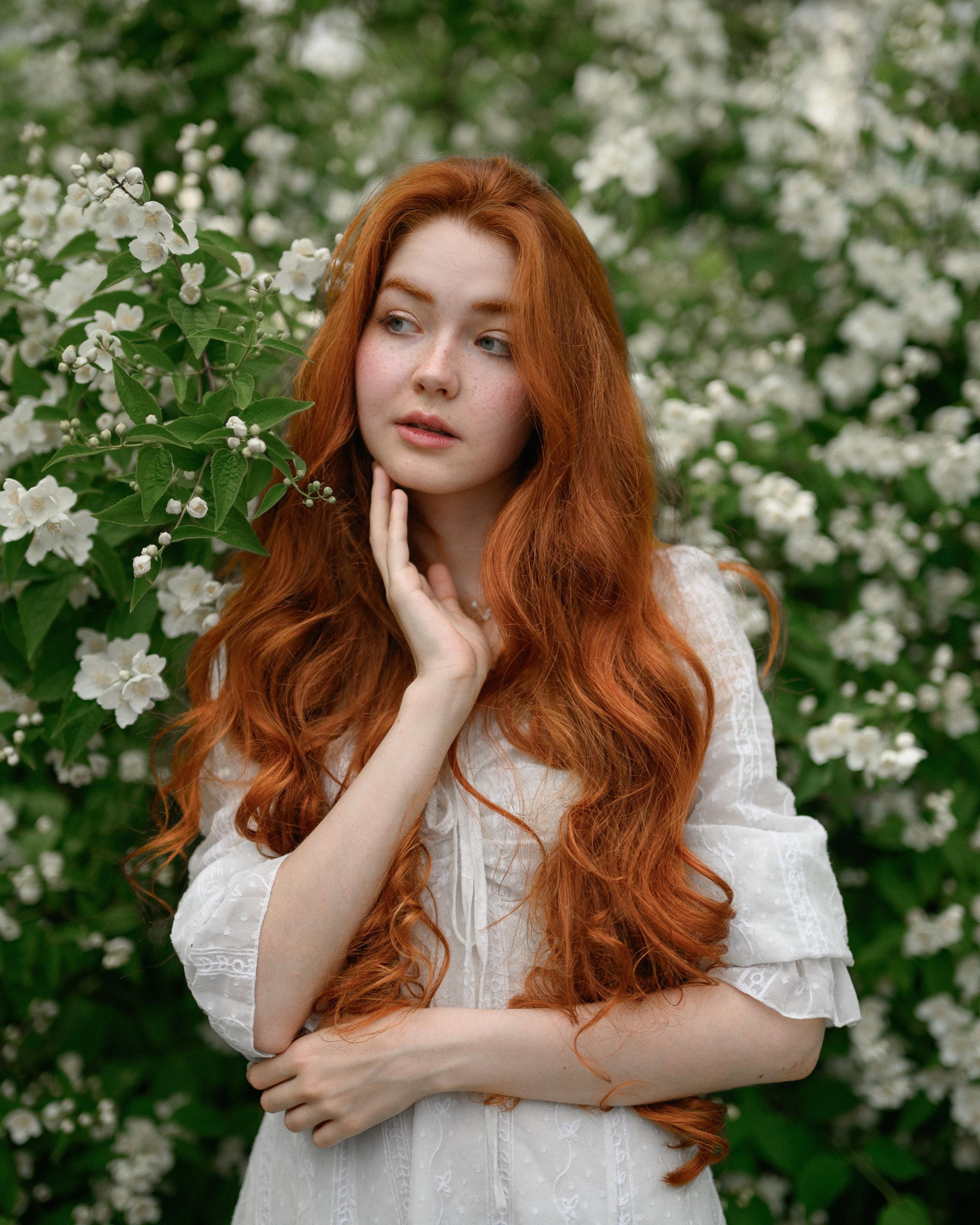 Съёмка в белом цветении в Сиреневом саду. Semerlina.ru