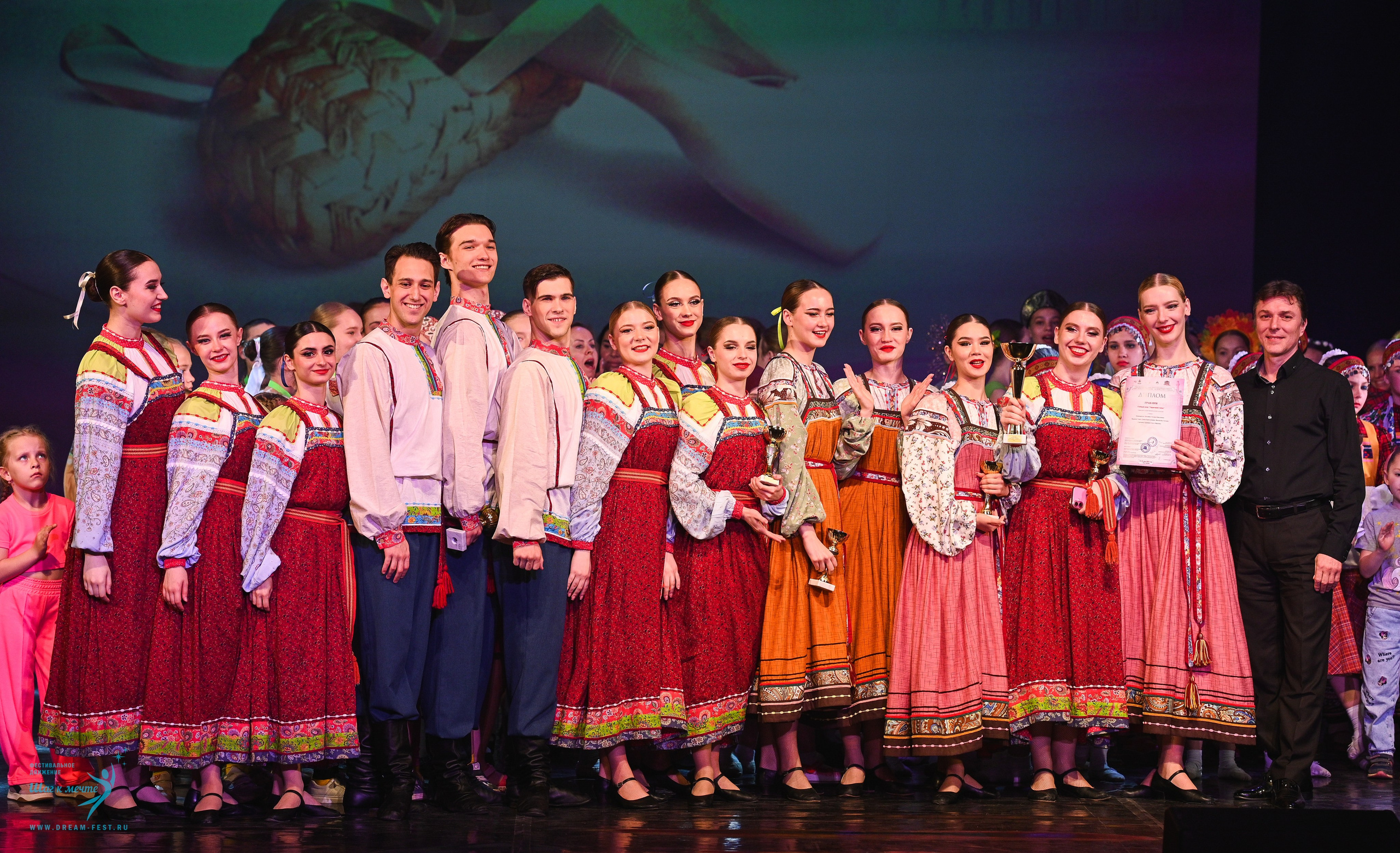 24.05.2025 «Мир под названием — Искусство танца» Фестивальное движение «Шаг к мечте» г. Кострома. Медиастудия Фото Концепт