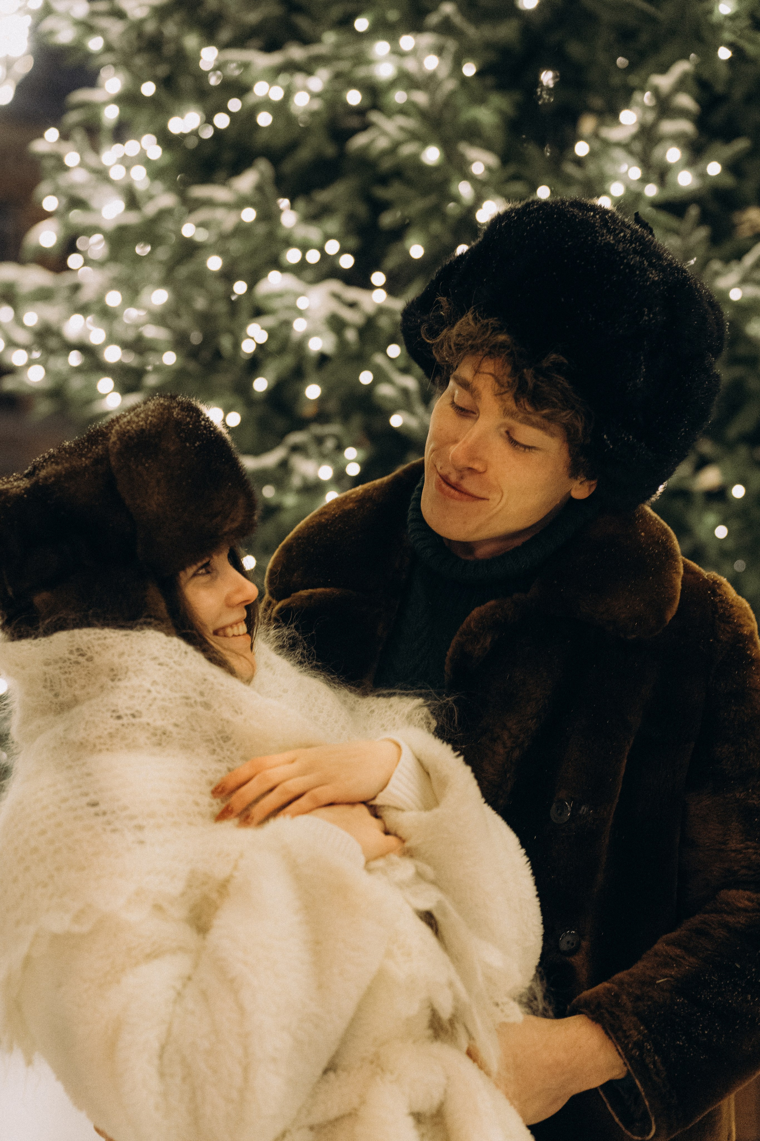 НОВОГОДНЯЯ ПРОГУЛКА ПАРЫ ПО ЧЕРНЫШЕВСКОЙ ПЕРЕД НОВЫМ ГОДОМ. Профессиональный фотограф, Санкт-Петербург — Виктория Богомолова