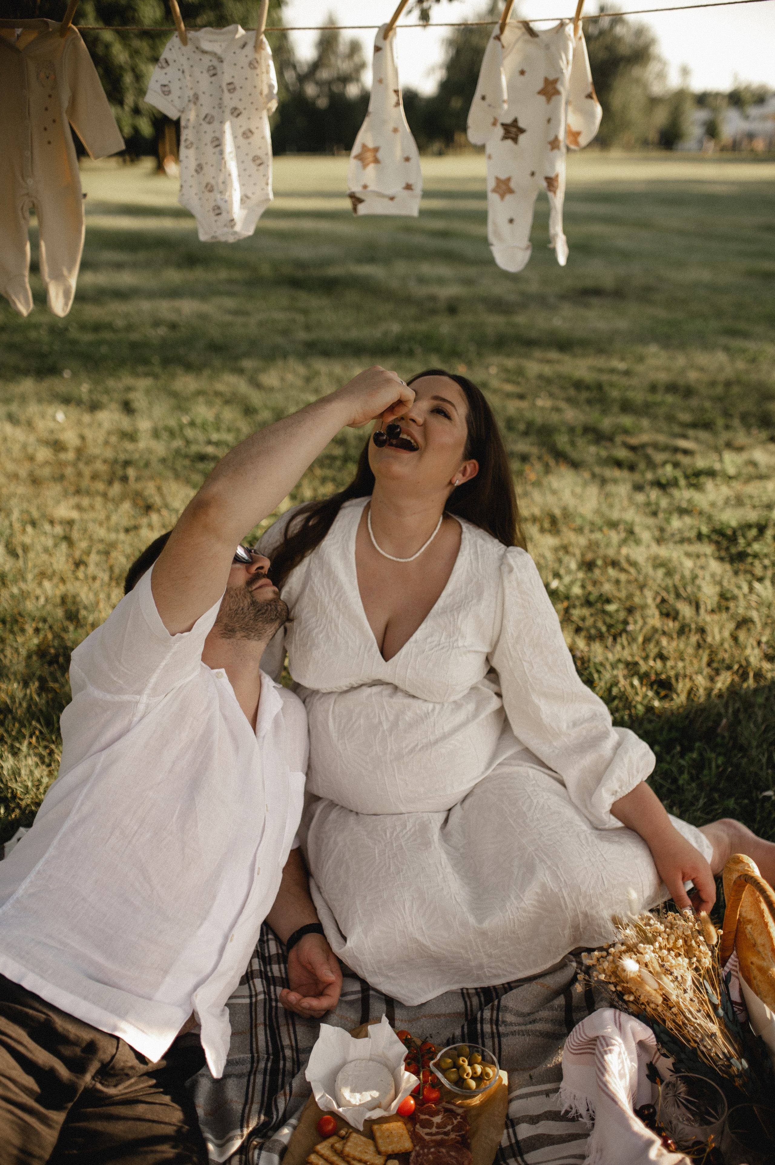 Фотосессия беременности на природе в парке Москвы. Семейная фотосессия Бутово Москва фотограф Алина Морщагина