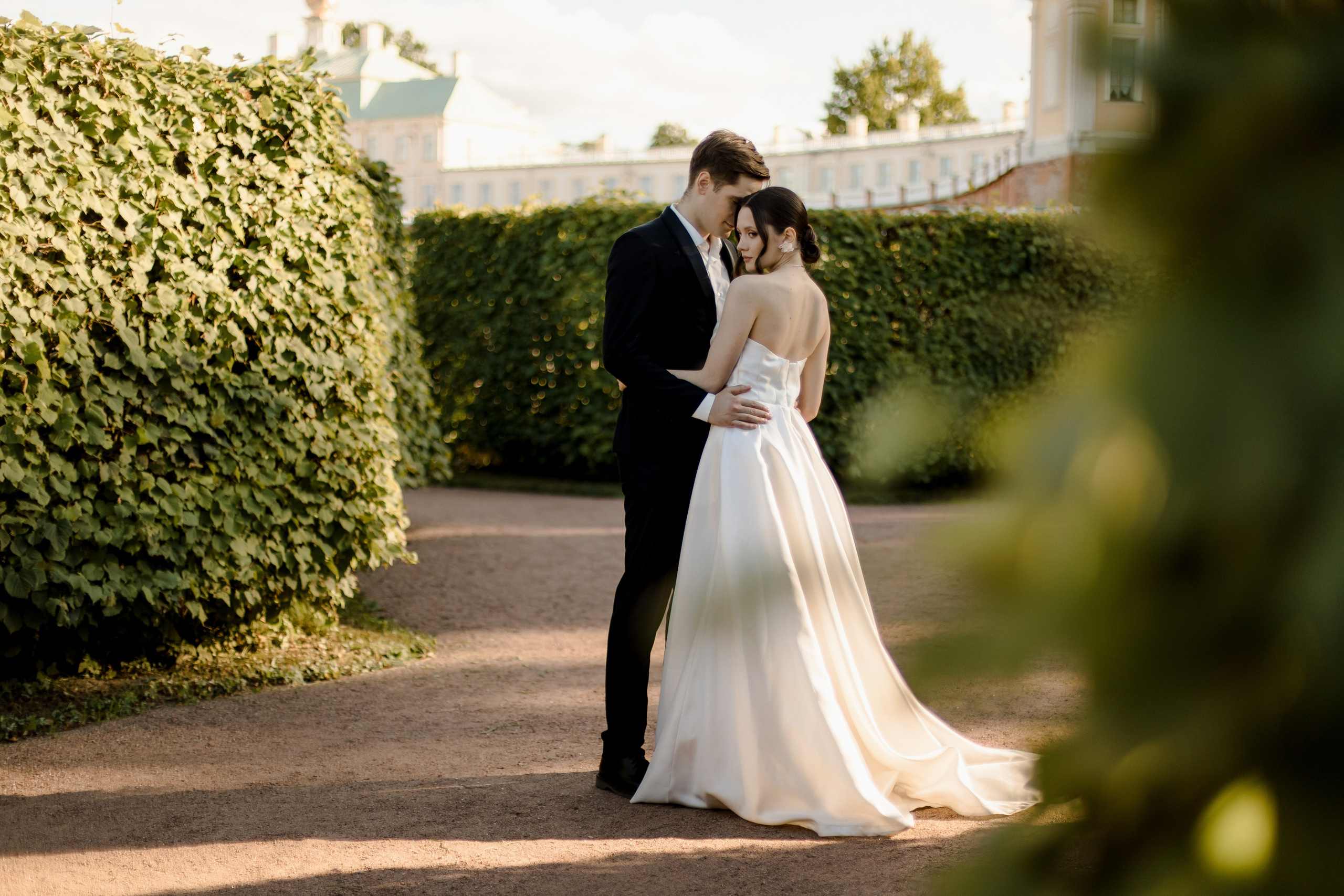 Свадебная прогулка в Ораниенбауме. Свадебный и портретный фотограф в Миассе Филиппенко Дарья
