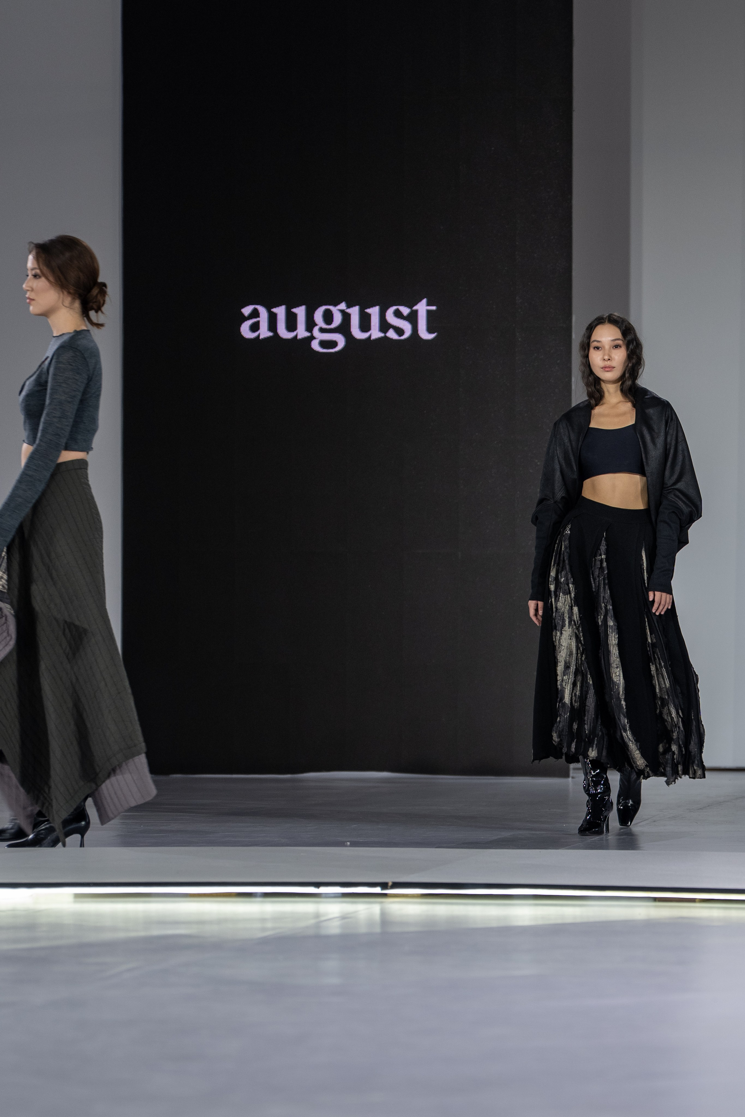 Design August. Сайт Алматинского НЮ АРТ, будуар и фэшн фотографа Дениса Карпенко