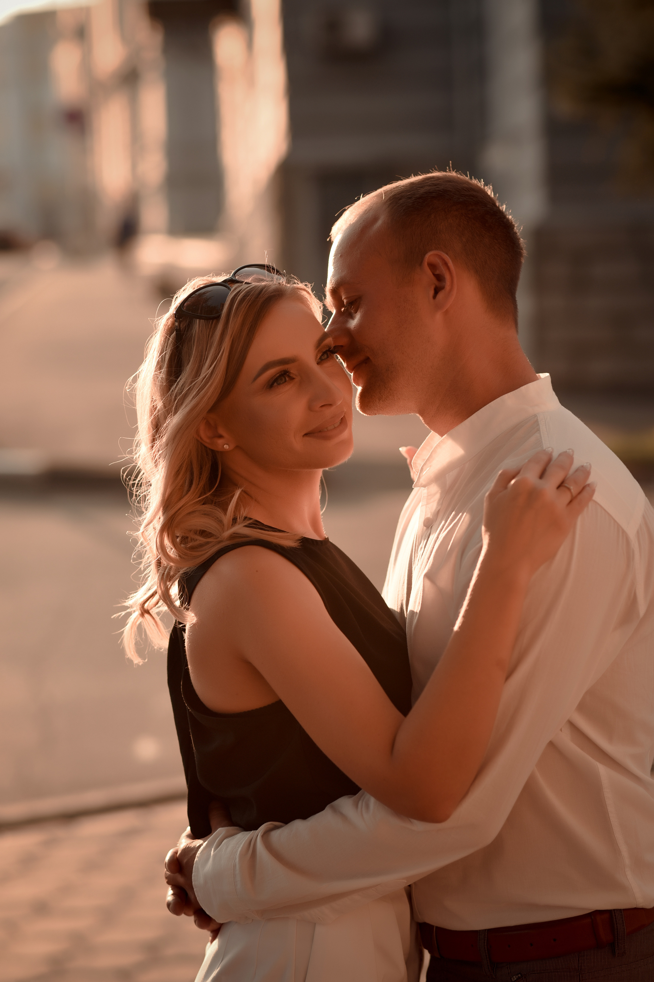 Love story в двух локациях город и природа. Свадебный, семейный, детский, контент фотограф в Омске Максим Ильин