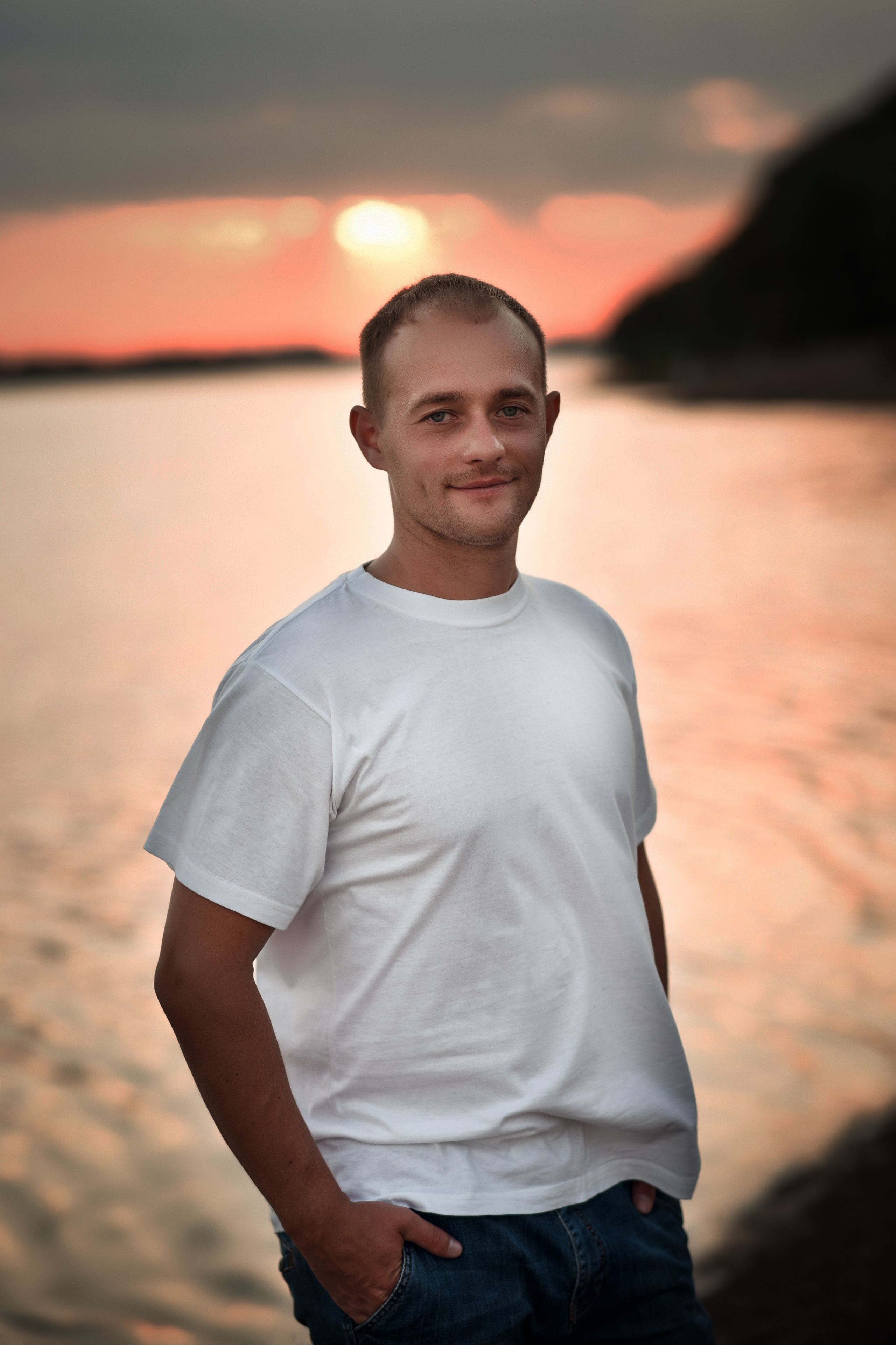 Love story в двух локациях город и природа. Свадебный, семейный, детский, контент фотограф в Омске Максим Ильин