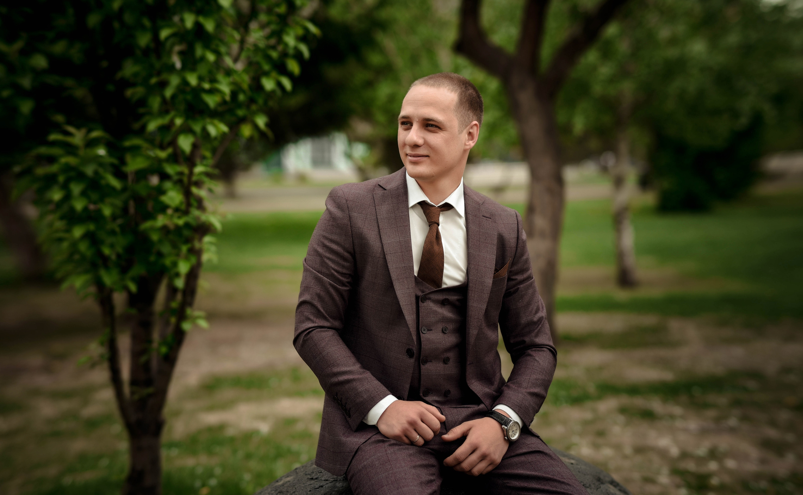 Цветущий май. Свадебная прогулка Андрея и Светланы. Свадебный, семейный, детский, контент фотограф в Омске Максим Ильин