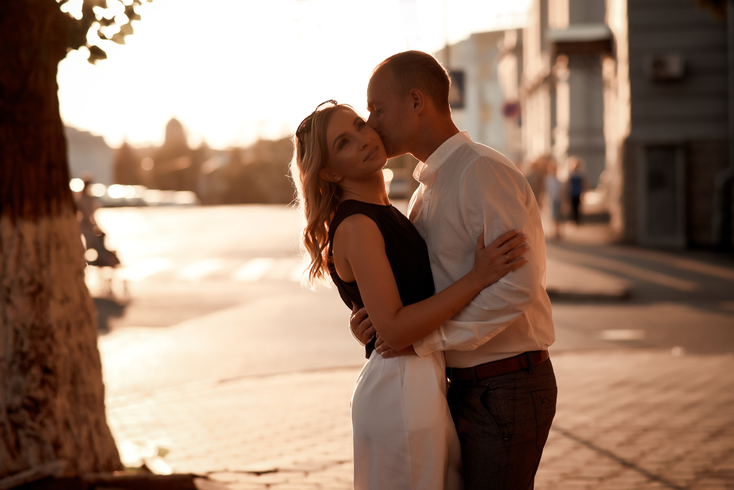 Love story в двух локациях город и природа. Свадебный, семейный, детский, контент фотограф в Омске Максим Ильин