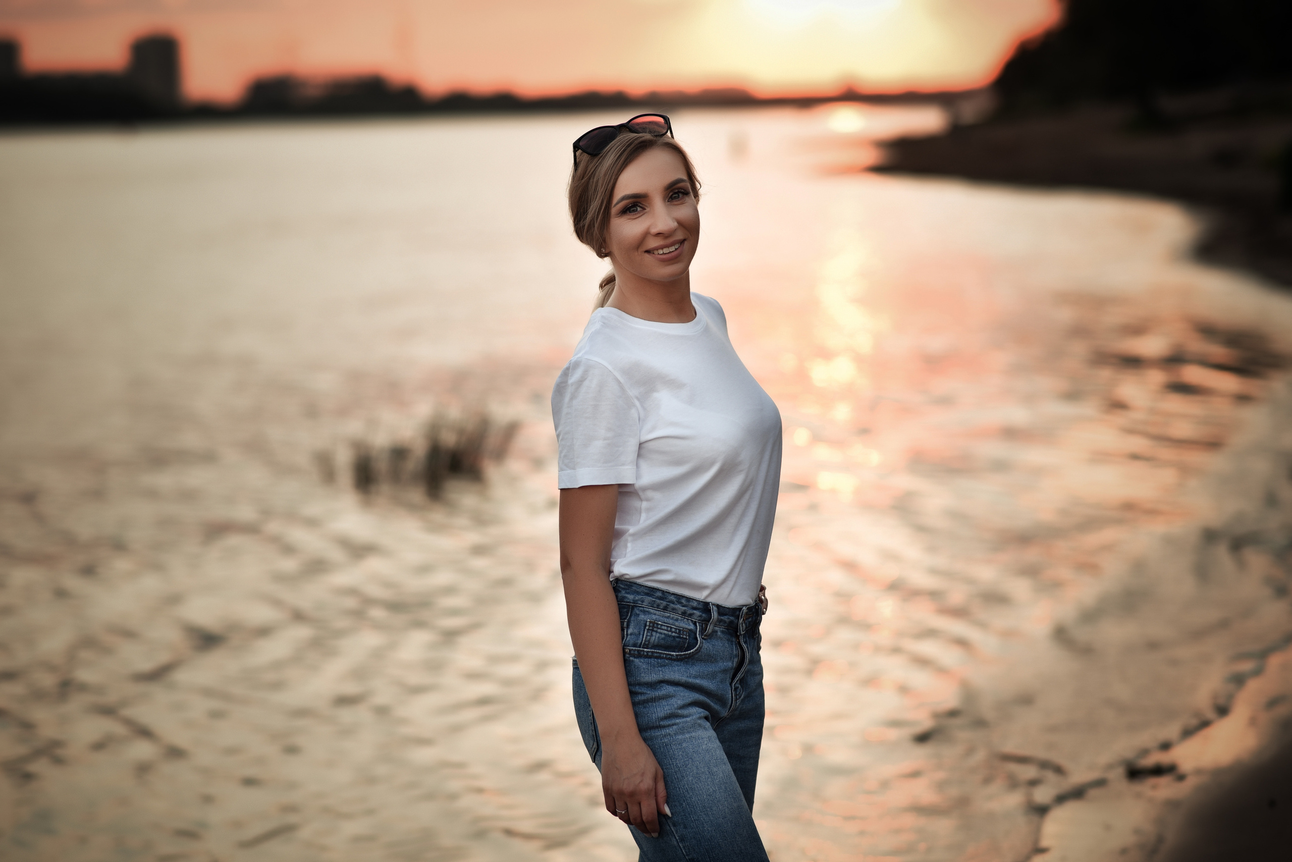 Love story в двух локациях город и природа. Свадебный, семейный, детский, контент фотограф в Омске Максим Ильин