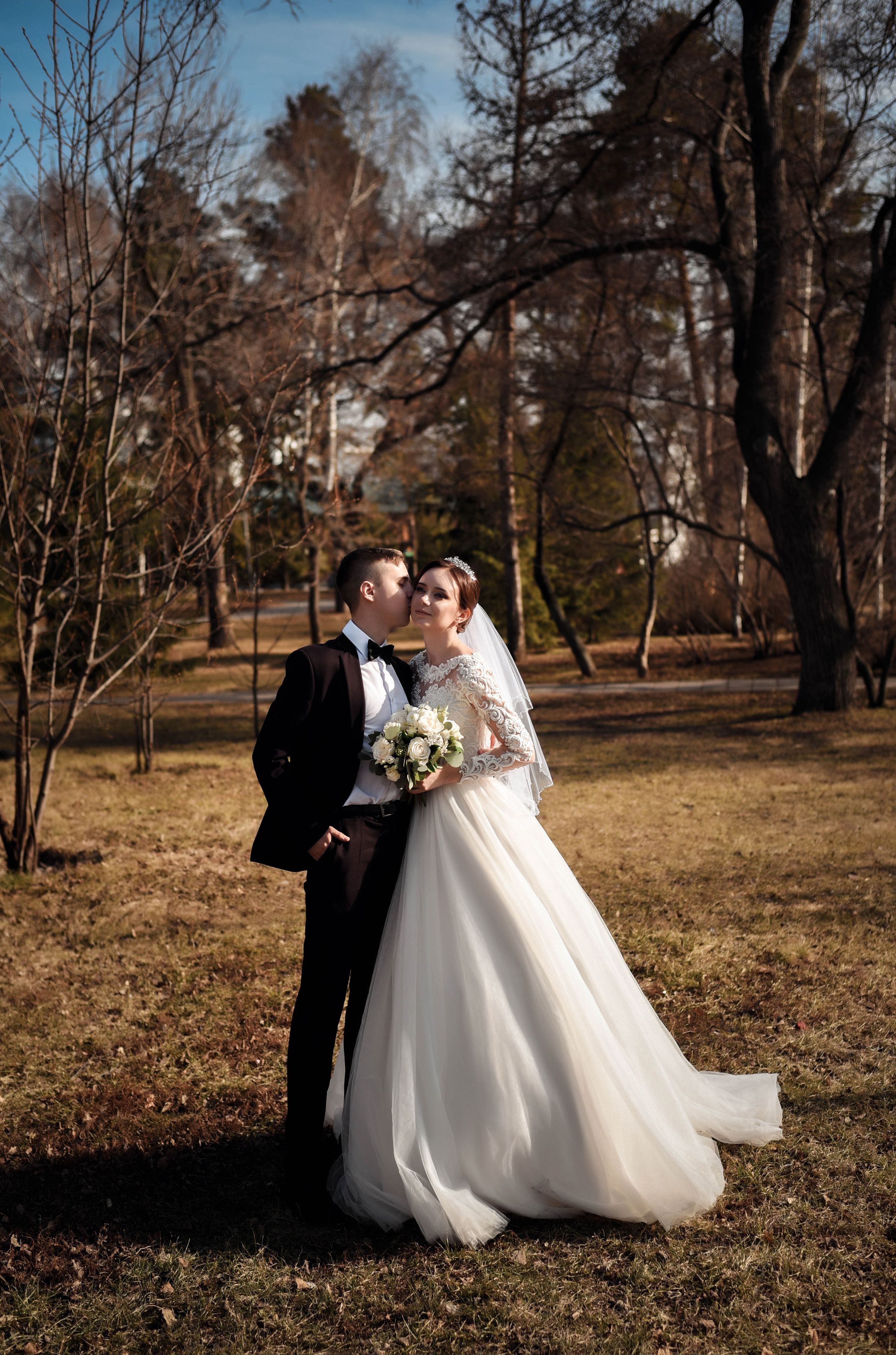 Весенняя, романтичная свадебная серия Владислава и Валентины. Свадебный, семейный, детский, контент фотограф в Омске Максим Ильин