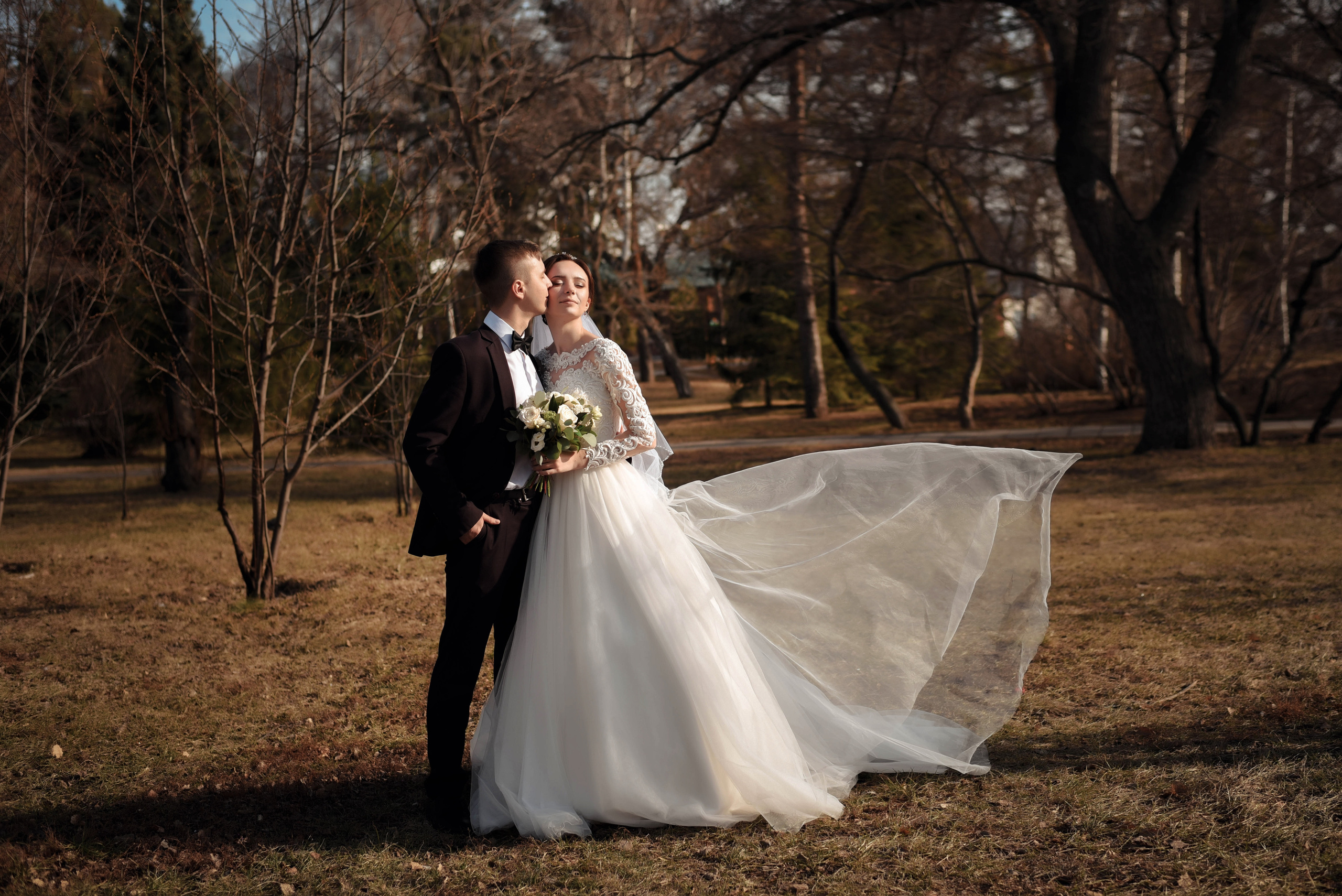 Весенняя, романтичная свадебная серия Владислава и Валентины. Свадебный, семейный, детский, контент фотограф в Омске Максим Ильин