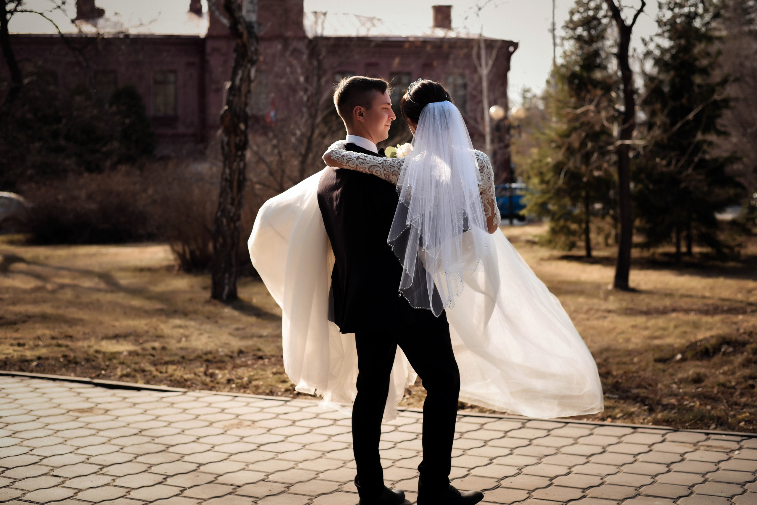 Весенняя, романтичная свадебная серия Владислава и Валентины. Свадебный, семейный, детский, контент фотограф в Омске Максим Ильин
