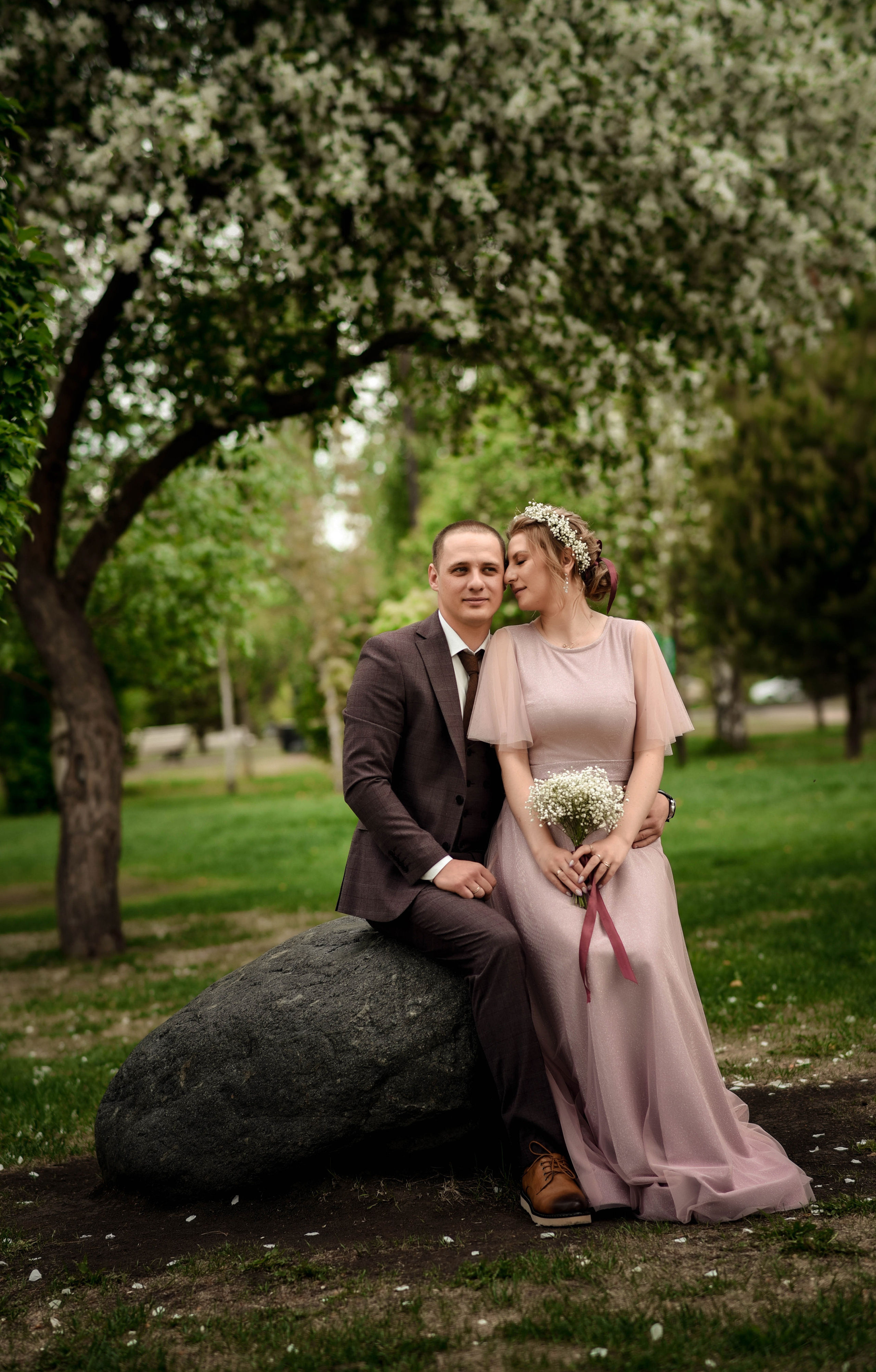 Цветущий май. Свадебная прогулка Андрея и Светланы. Свадебный, семейный, детский, контент фотограф в Омске Максим Ильин