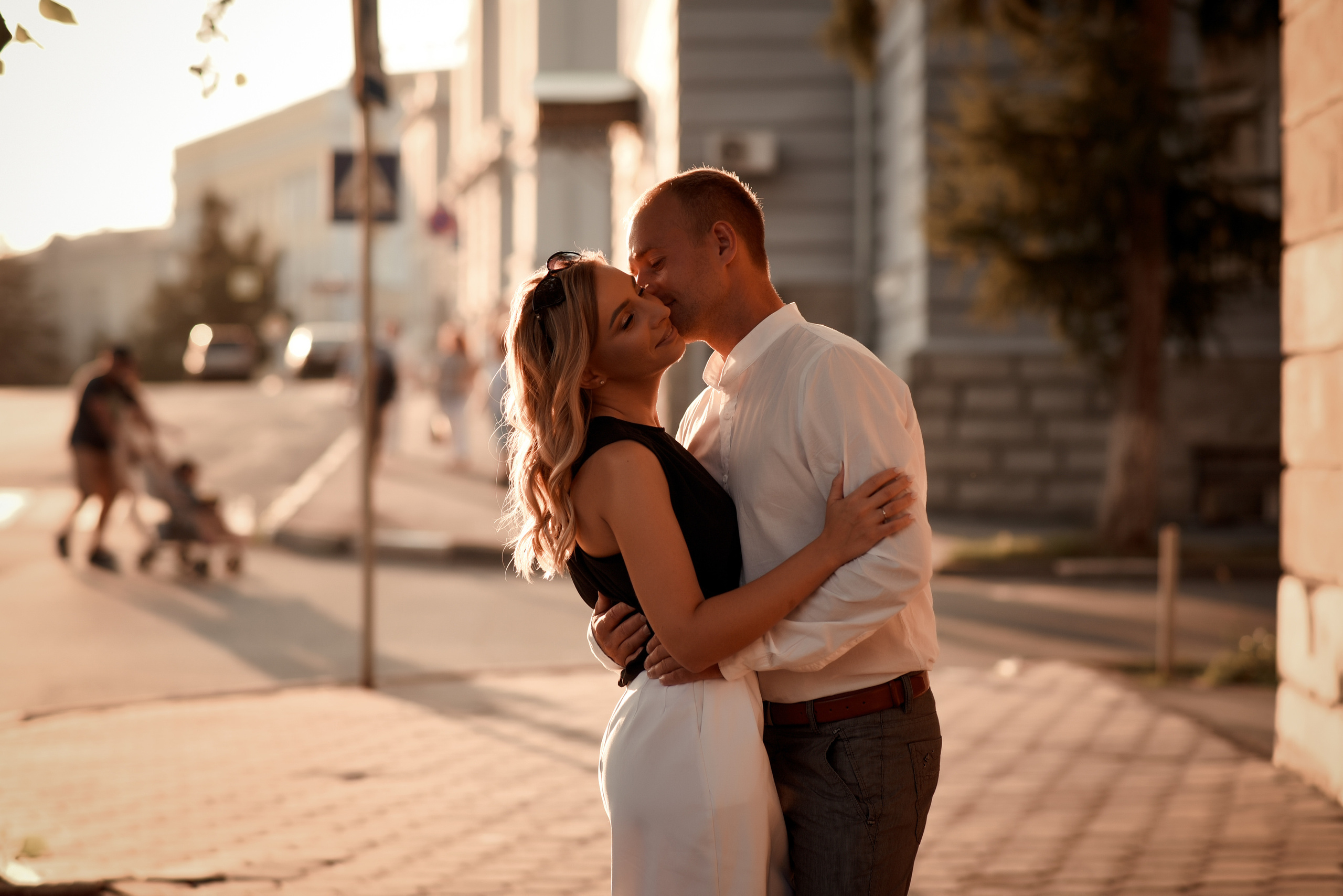 Love story в двух локациях город и природа. Свадебный, семейный, детский, контент фотограф в Омске Максим Ильин