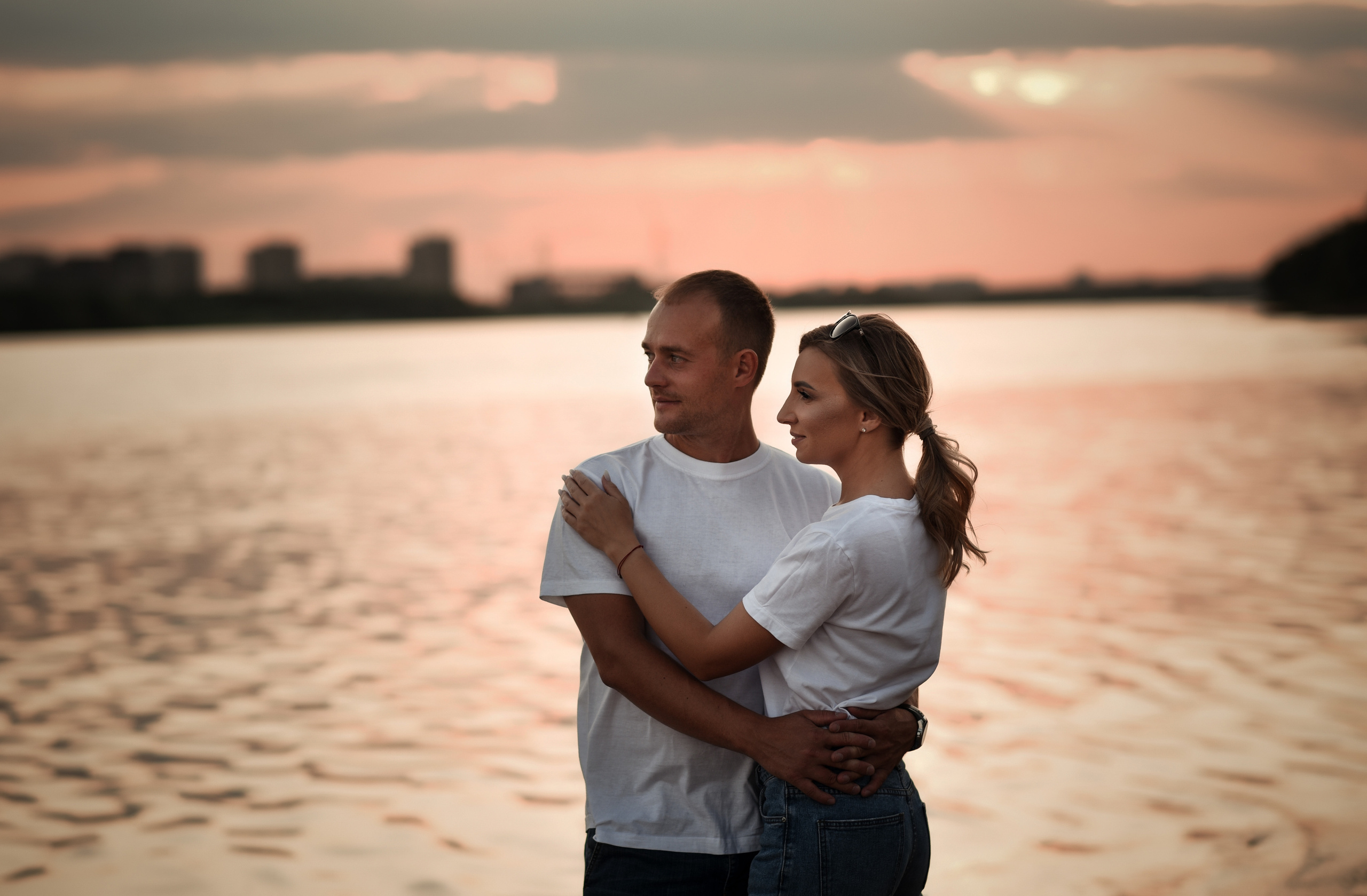 Love story в двух локациях город и природа. Свадебный, семейный, детский, контент фотограф в Омске Максим Ильин