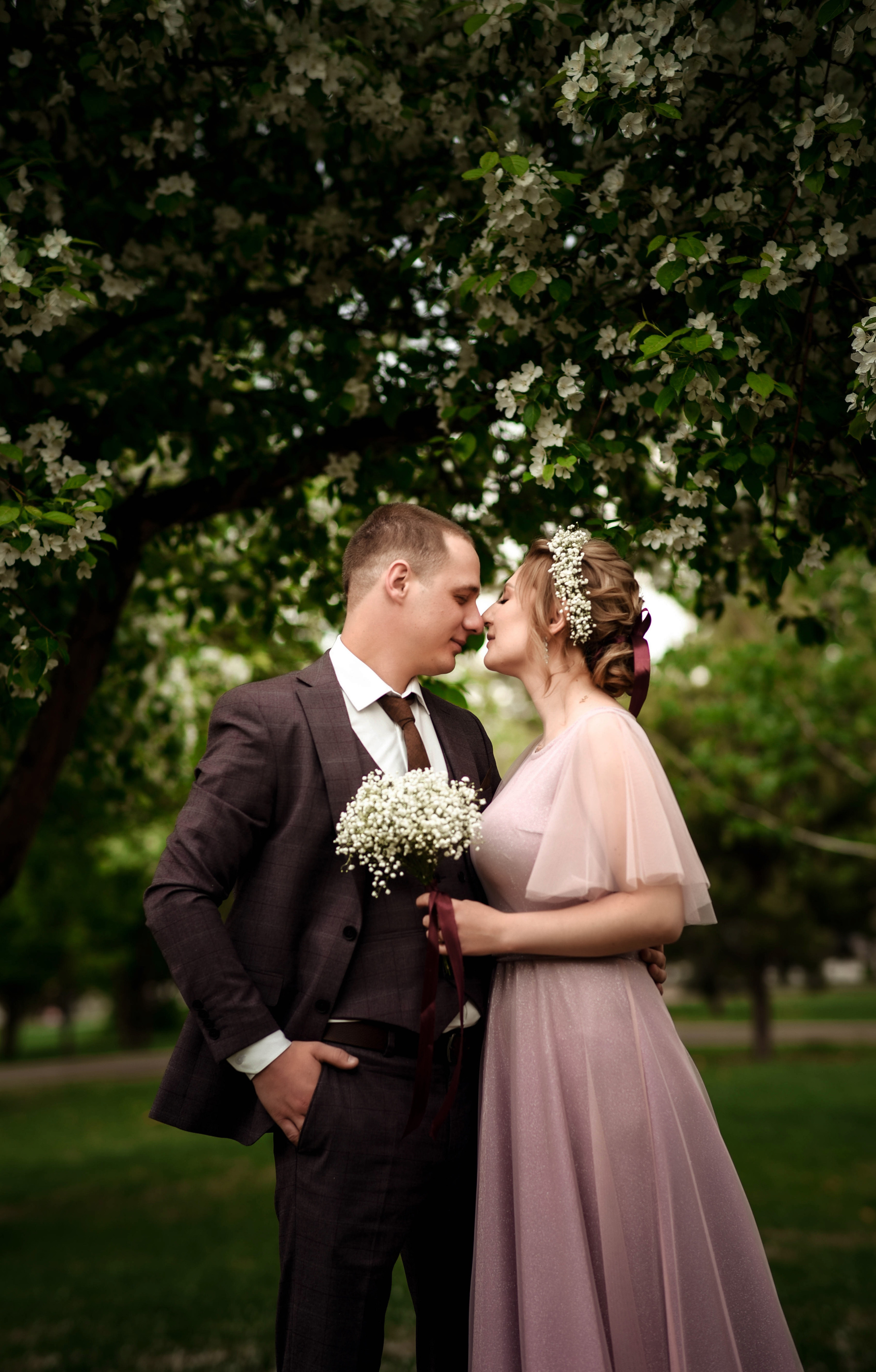 Цветущий май. Свадебная прогулка Андрея и Светланы. Свадебный, семейный, детский, контент фотограф в Омске Максим Ильин