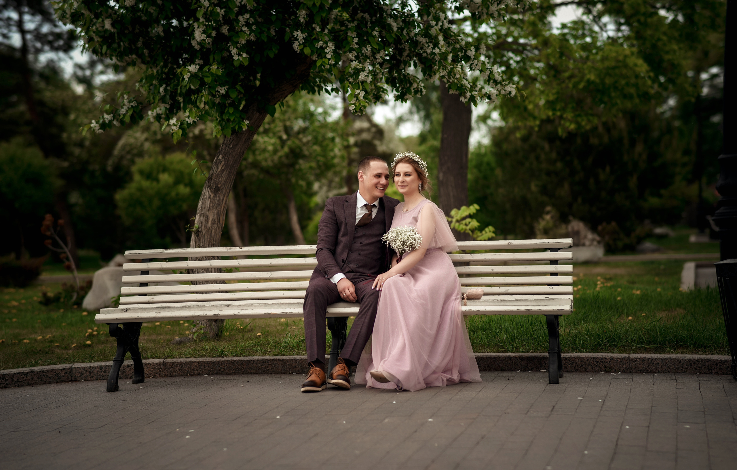 Цветущий май. Свадебная прогулка Андрея и Светланы. Свадебный, семейный, детский, контент фотограф в Омске Максим Ильин