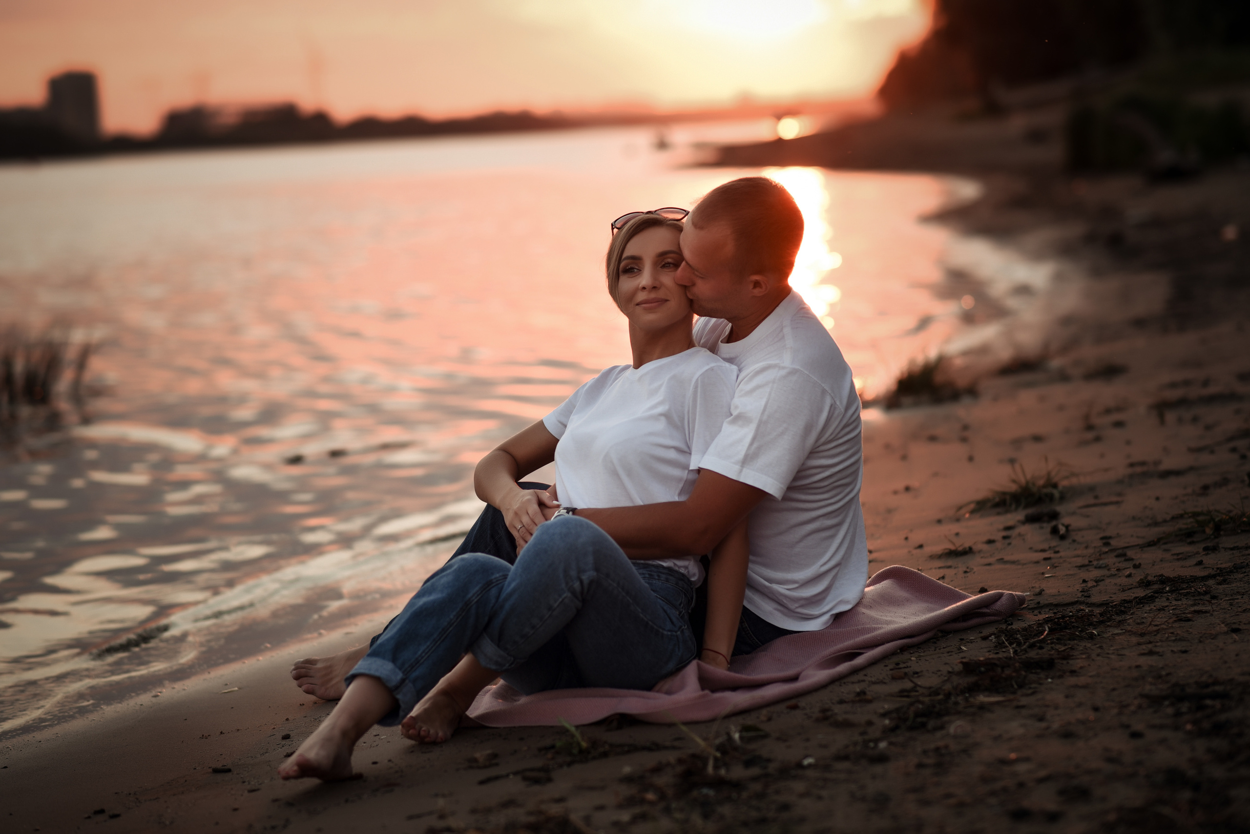 Love story в двух локациях город и природа. Свадебный, семейный, детский, контент фотограф в Омске Максим Ильин