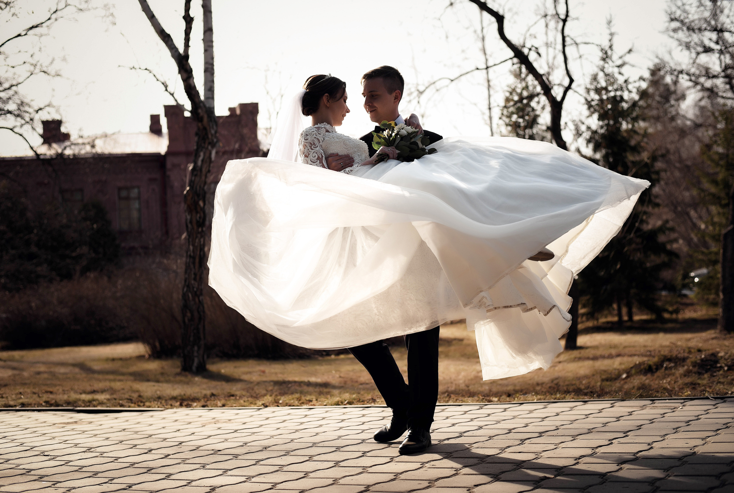 Весенняя, романтичная свадебная серия Владислава и Валентины. Свадебный, семейный, детский, контент фотограф в Омске Максим Ильин