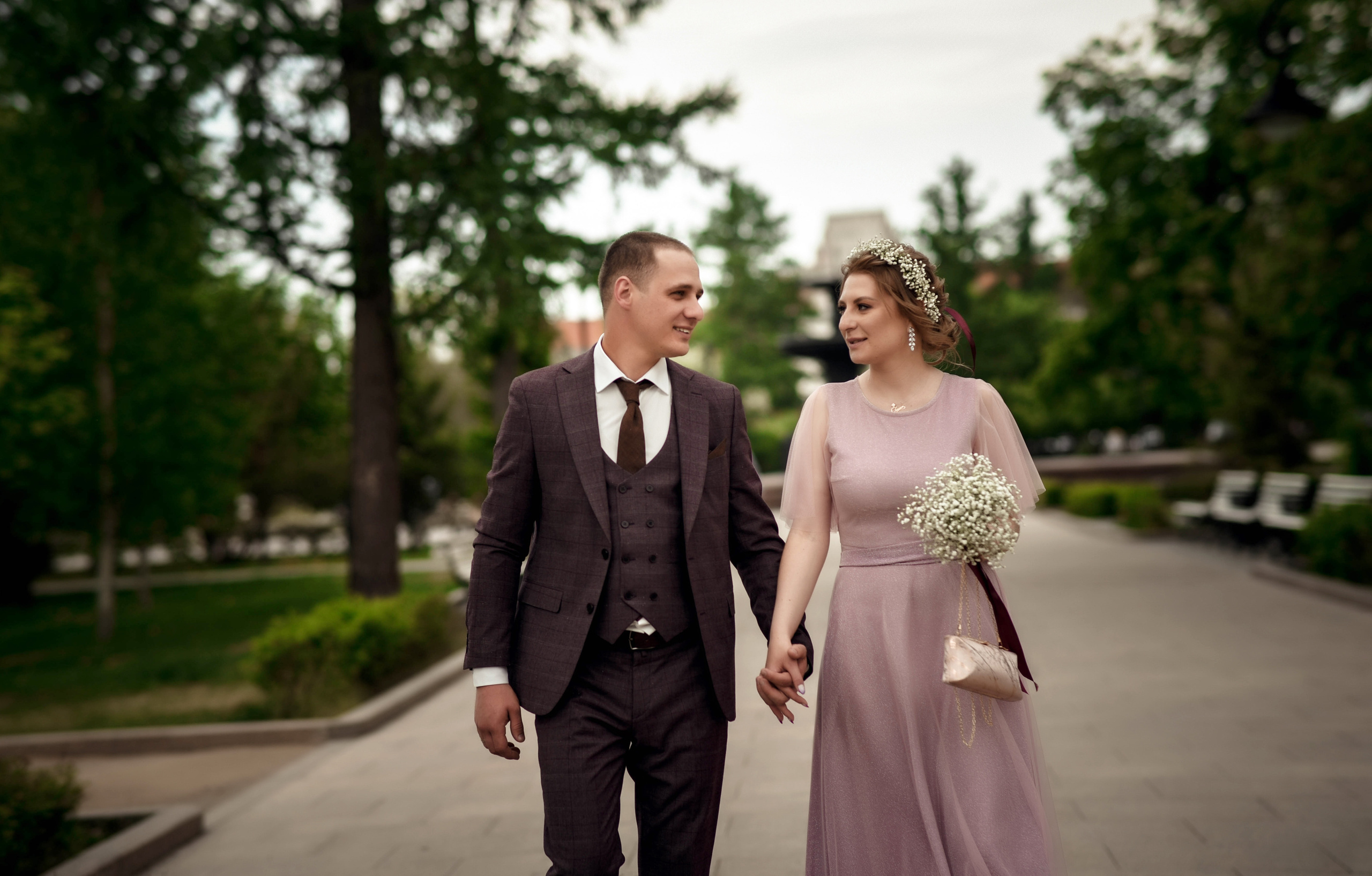 Цветущий май. Свадебная прогулка Андрея и Светланы. Свадебный, семейный, детский, контент фотограф в Омске Максим Ильин