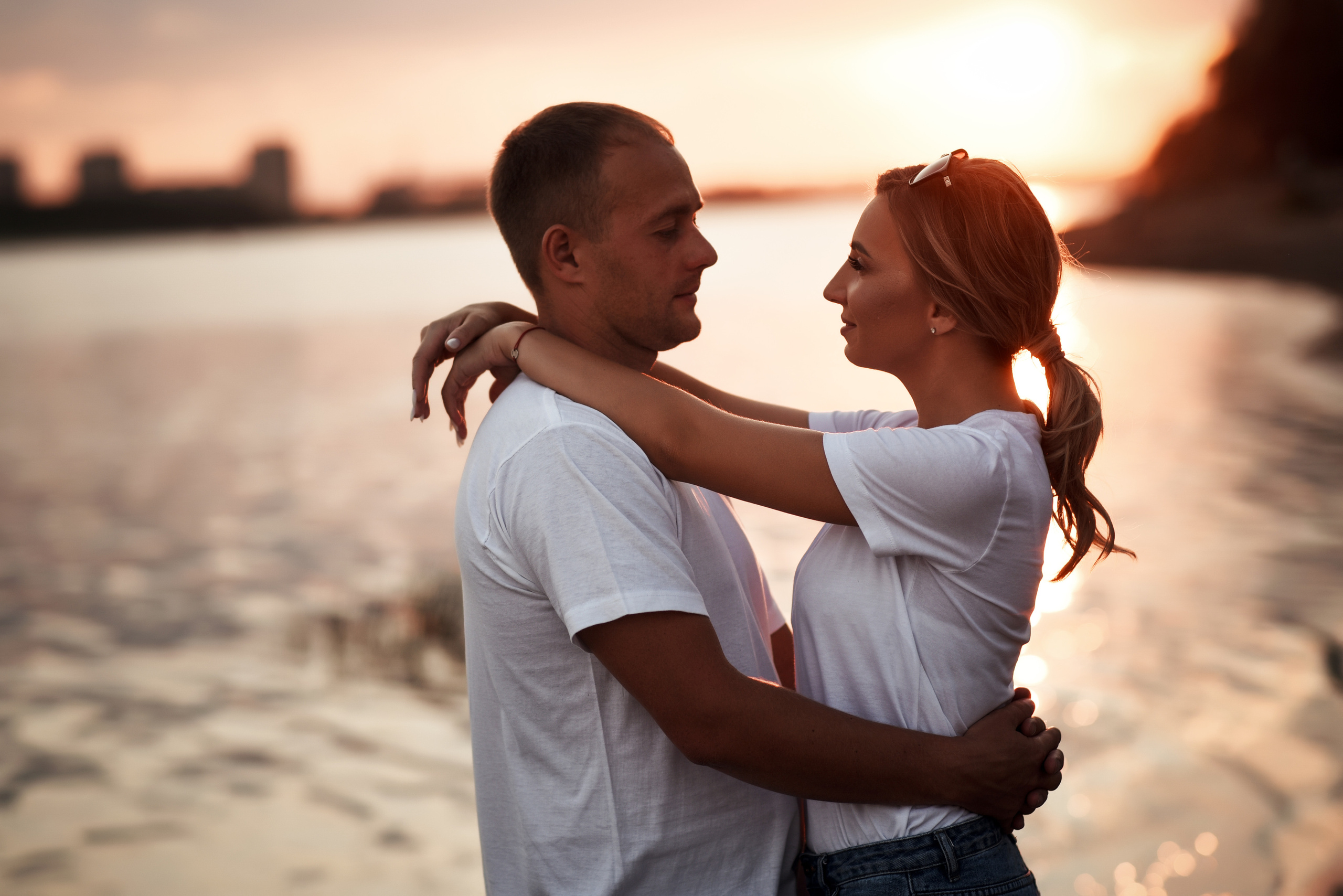 Love story в двух локациях город и природа. Свадебный, семейный, детский, контент фотограф в Омске Максим Ильин