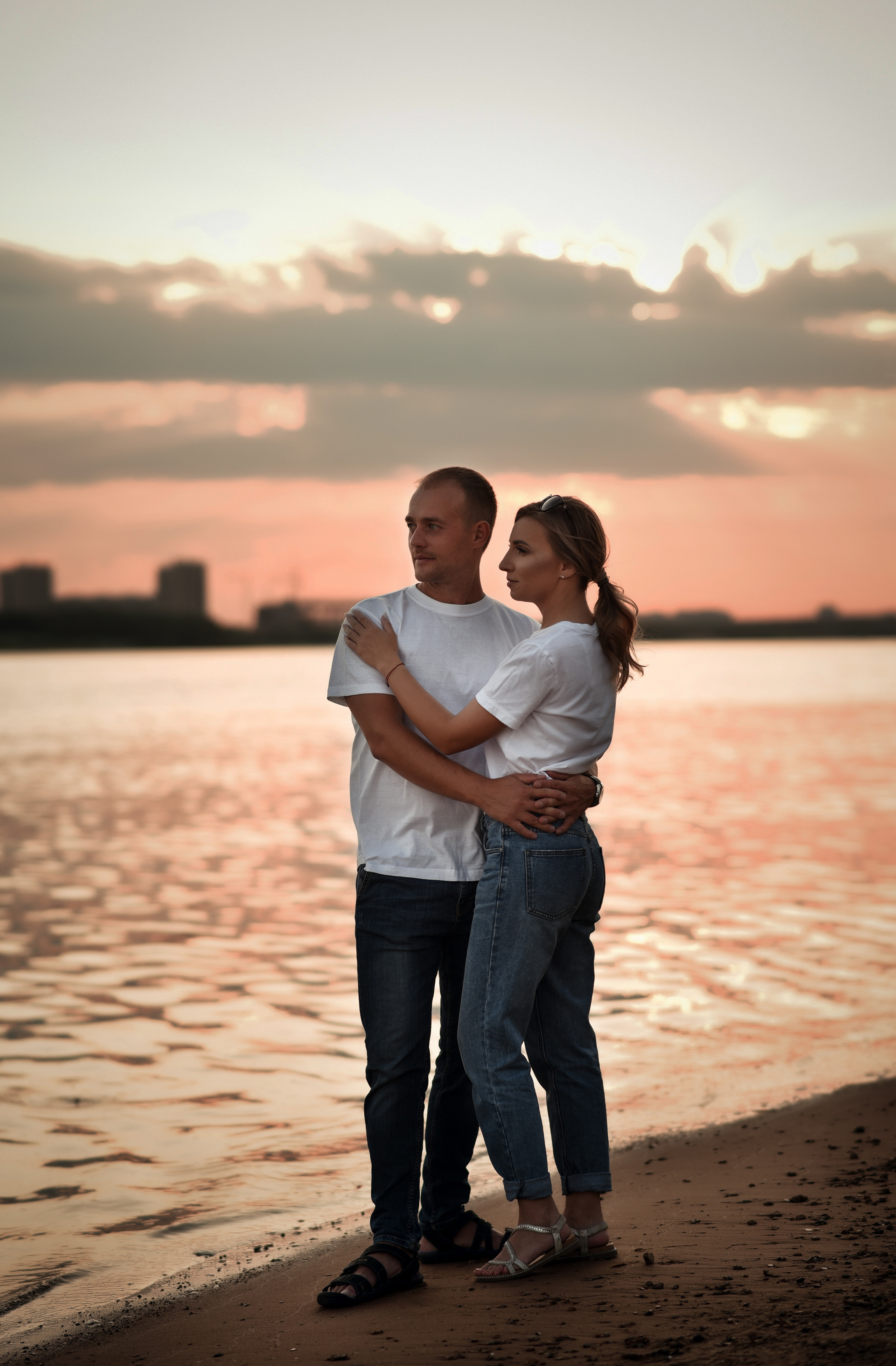 Love story в двух локациях город и природа. Свадебный, семейный, детский, контент фотограф в Омске Максим Ильин