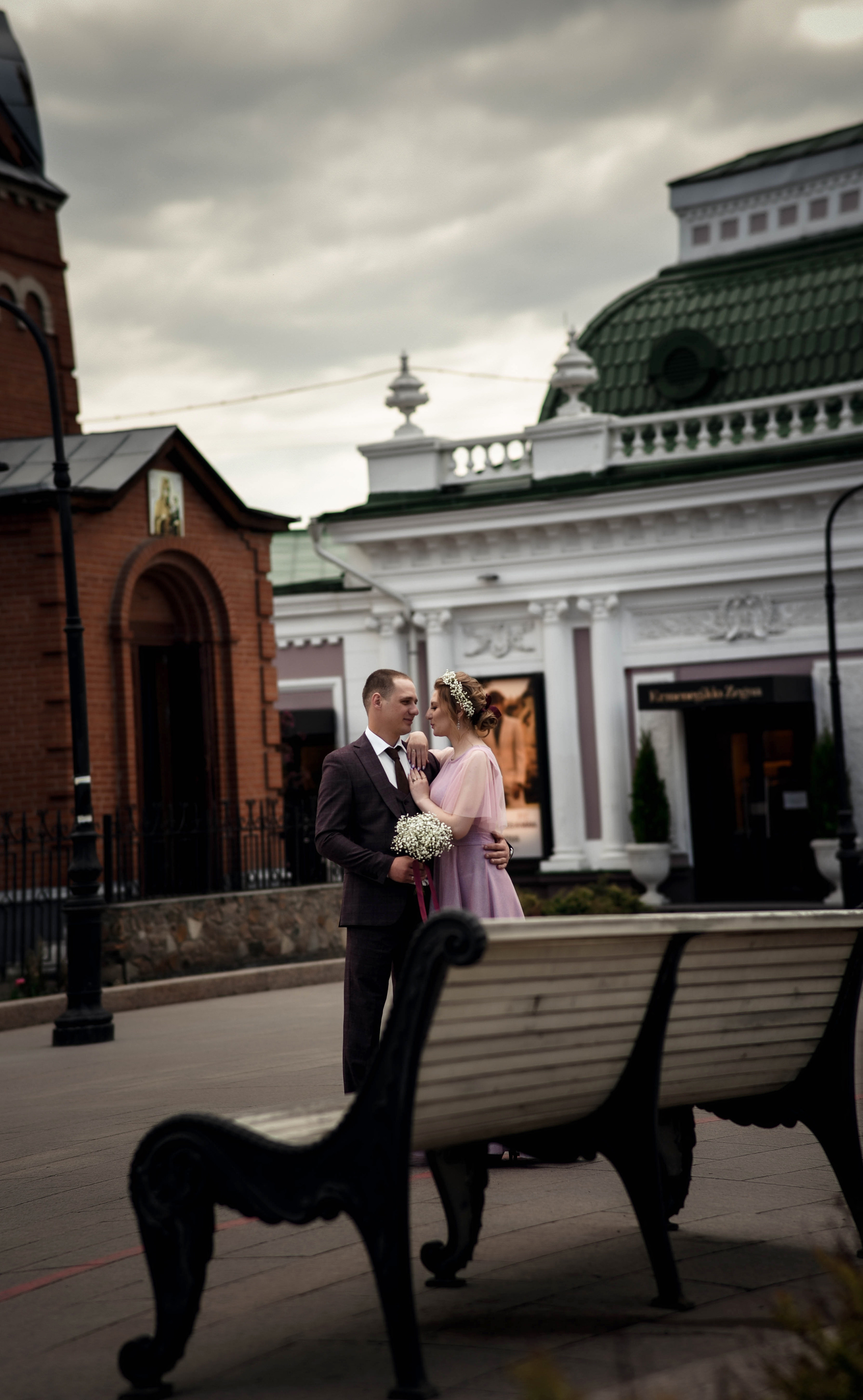 Цветущий май. Свадебная прогулка Андрея и Светланы. Свадебный, семейный, детский, контент фотограф в Омске Максим Ильин