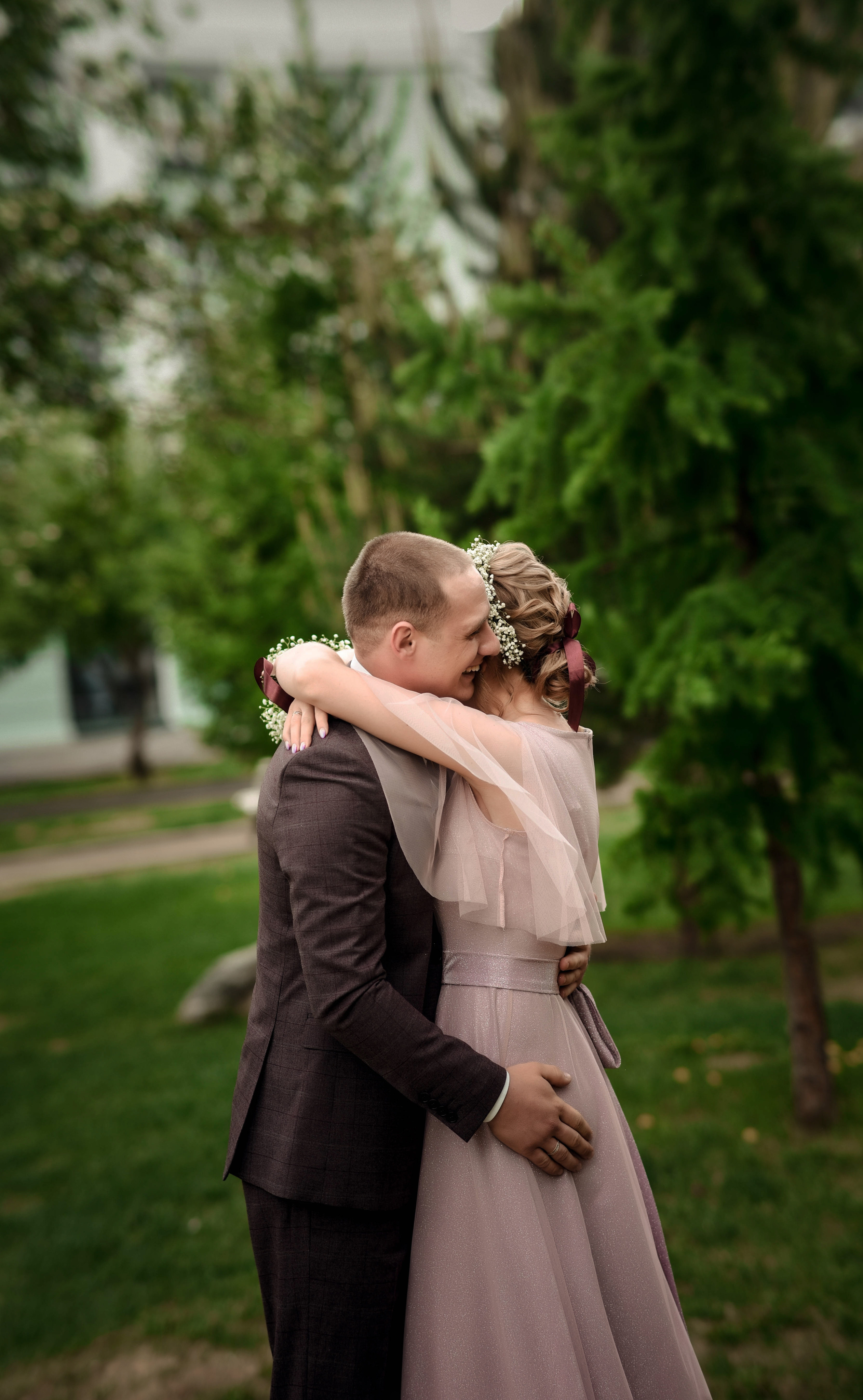 Цветущий май. Свадебная прогулка Андрея и Светланы. Свадебный, семейный, детский, контент фотограф в Омске Максим Ильин