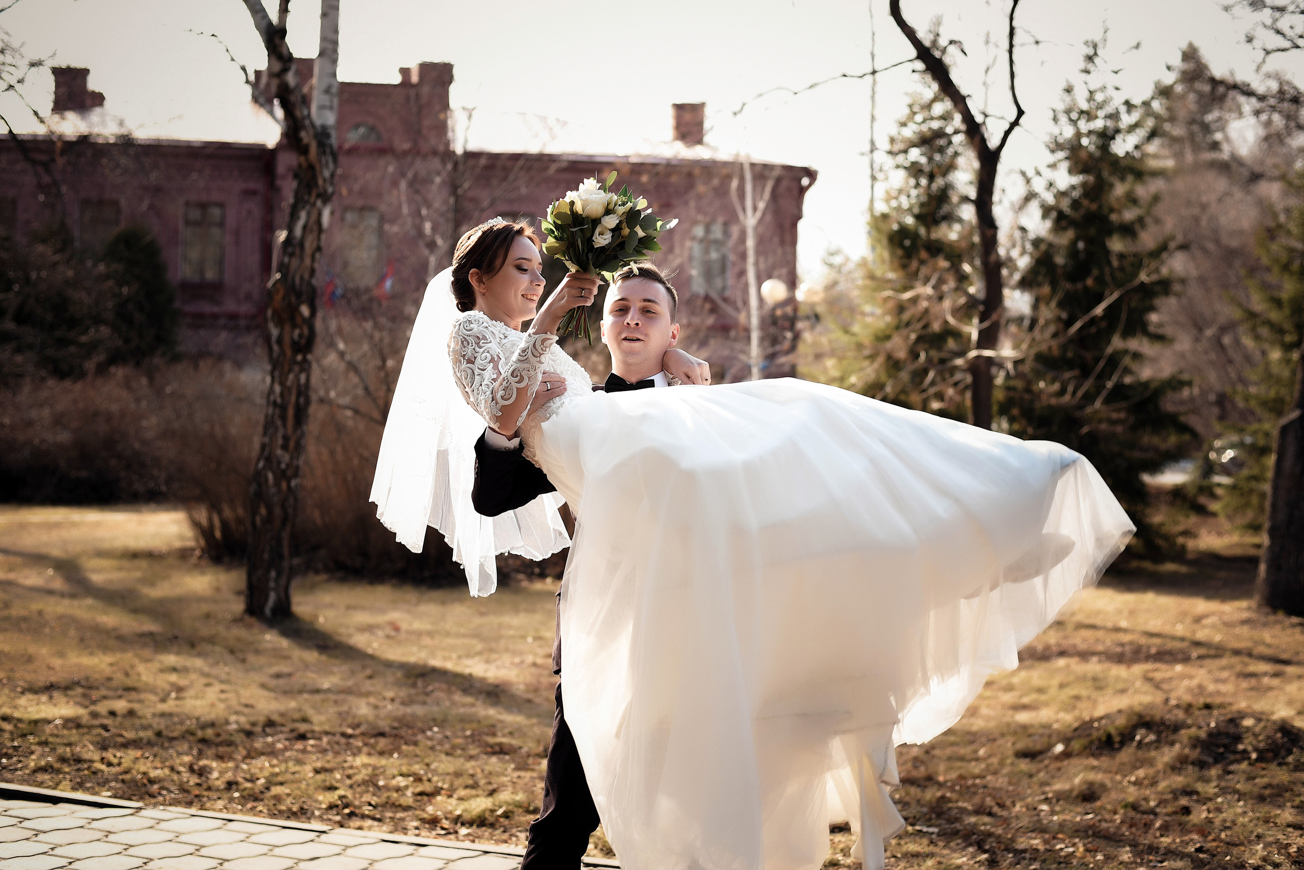 Весенняя, романтичная свадебная серия Владислава и Валентины. Свадебный, семейный, детский, контент фотограф в Омске Максим Ильин