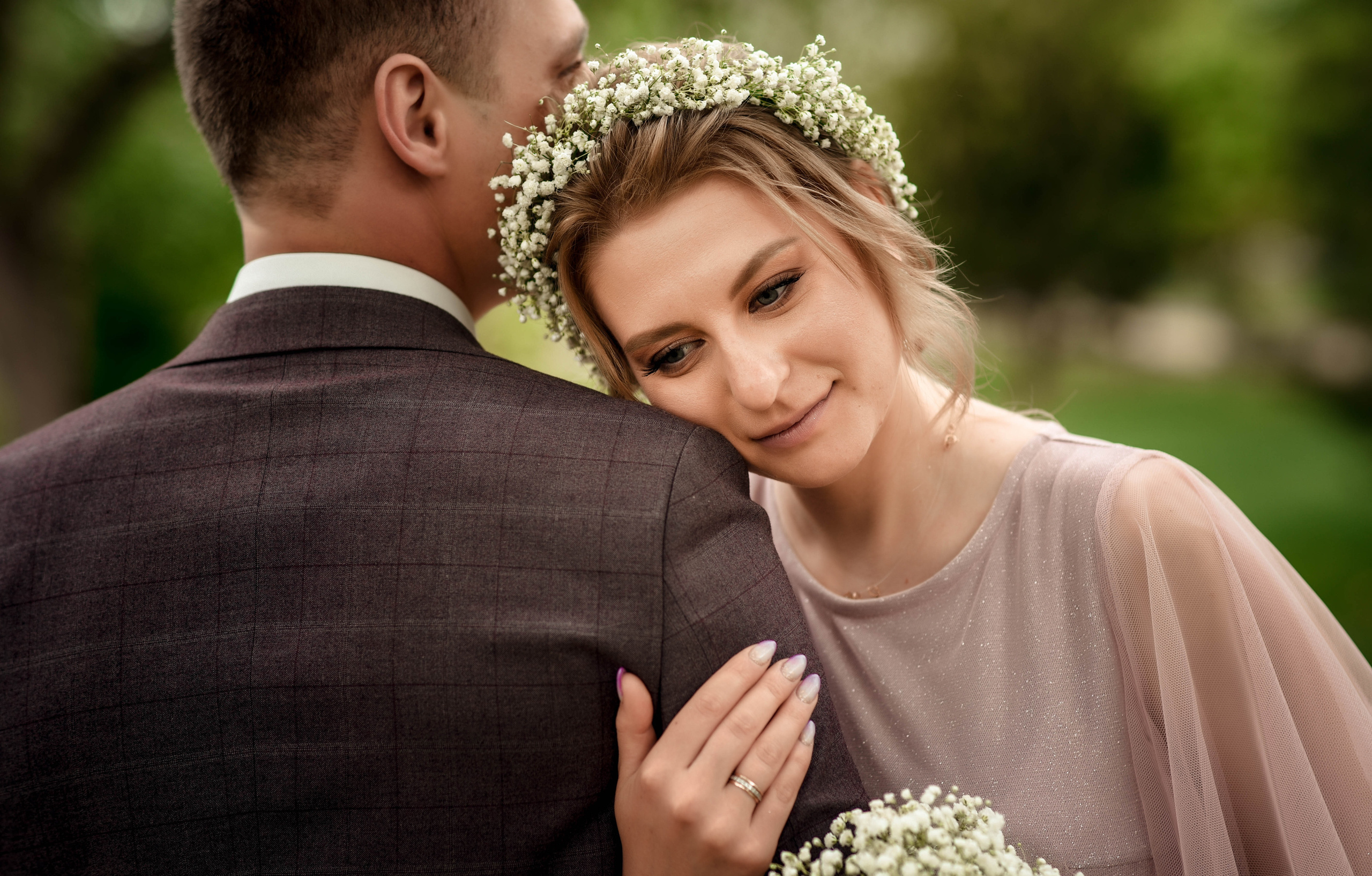 Цветущий май. Свадебная прогулка Андрея и Светланы. Свадебный, семейный, детский, контент фотограф в Омске Максим Ильин