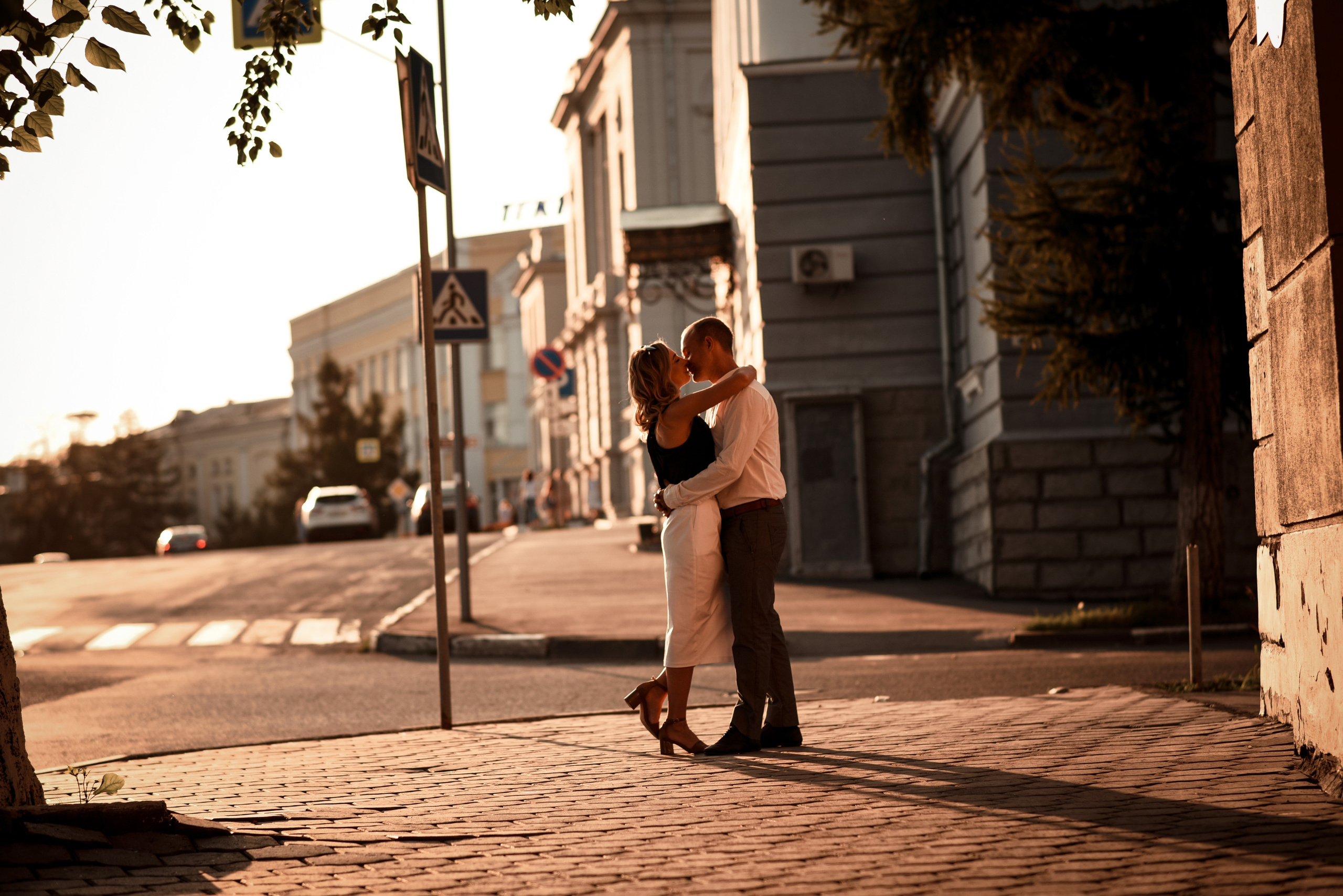 Love story в двух локациях город и природа. Свадебный, семейный, детский, контент фотограф в Омске Максим Ильин