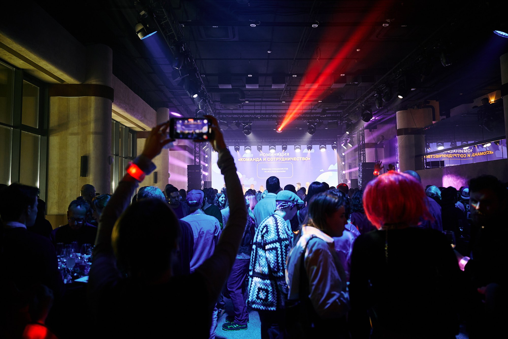 Фотограф на корпоративе «Медиа1» — репортажная съёмка делового праздника. Репортажный фотограф в Москве — Дмитрий Тарасов | Съёмка мероприятий, концертов, корпоративов