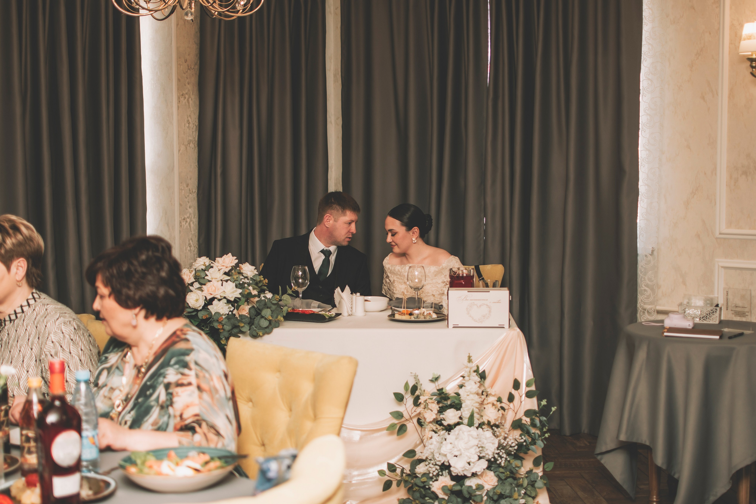 26.04.2025 (Фотосессия, роспись в Онии + фото с банкета). Семейный и свадебный фотограф Губкинский и Ставрополь