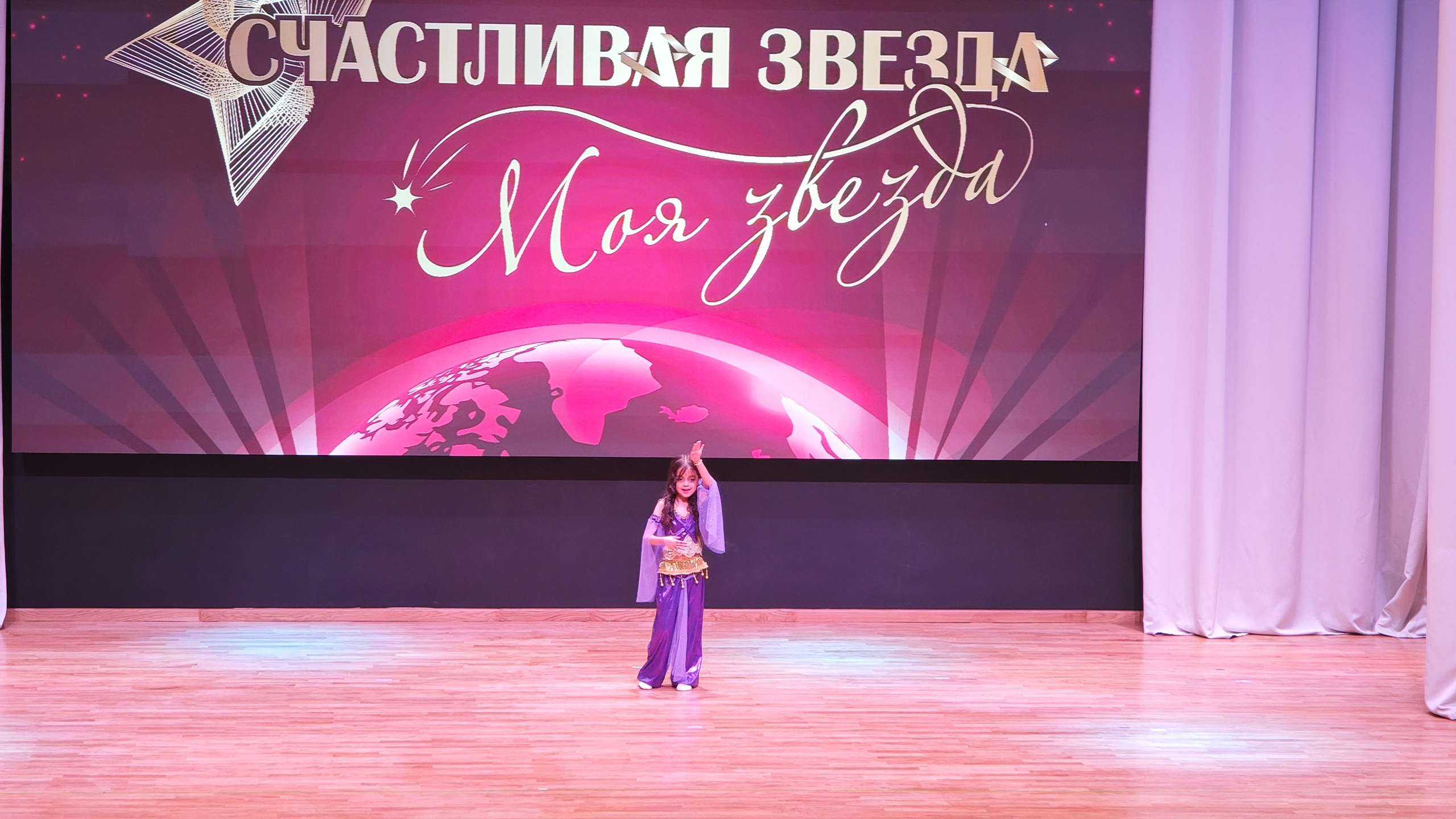 1 ноября 2025 г, г. Бохтар, Таджикистан. Золотое яблочко