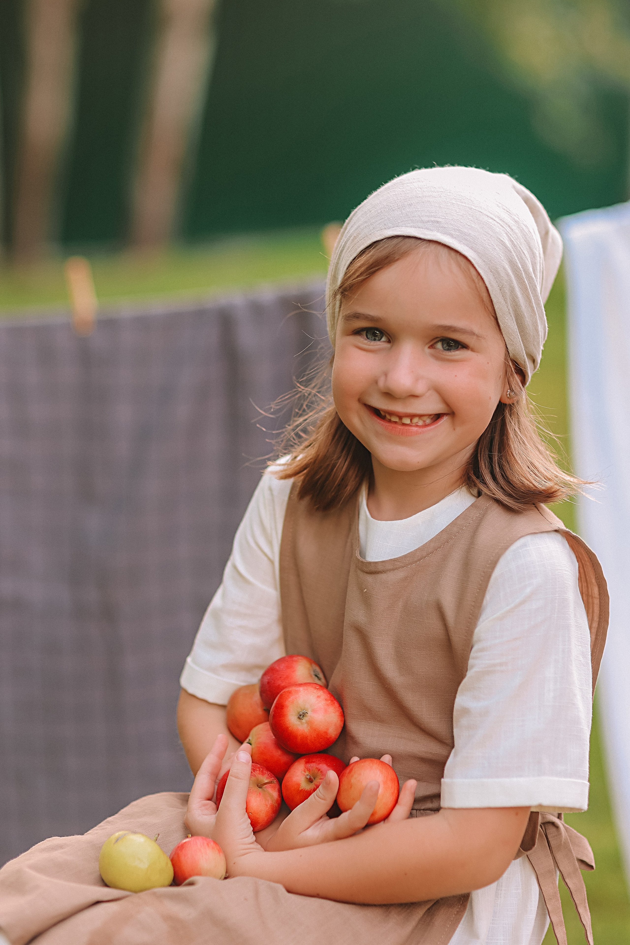 Стирка у дома. Семейный фотограф Тюмень, фотограф на роды Салмина Мария