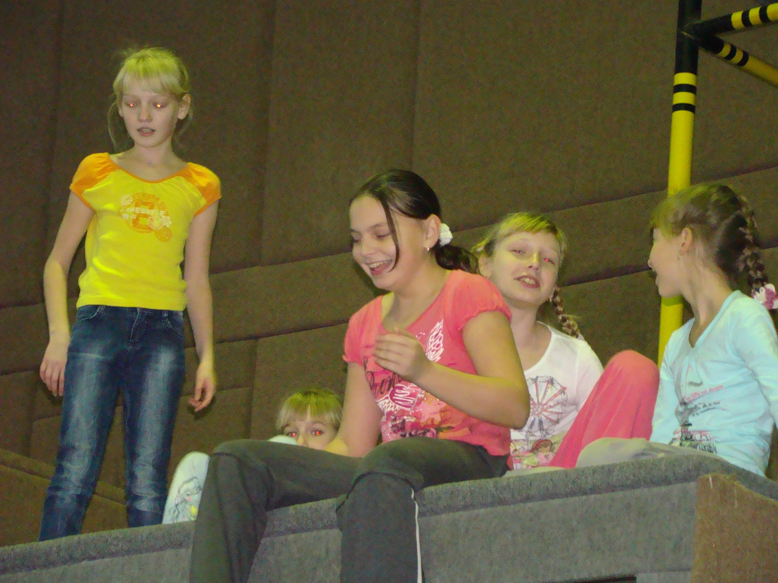 Катя ДР 12 лет Дома + Спортекс 04.12.2011. Семейный, Свадебный фотограф СПБ Питер— Романова Екатерина