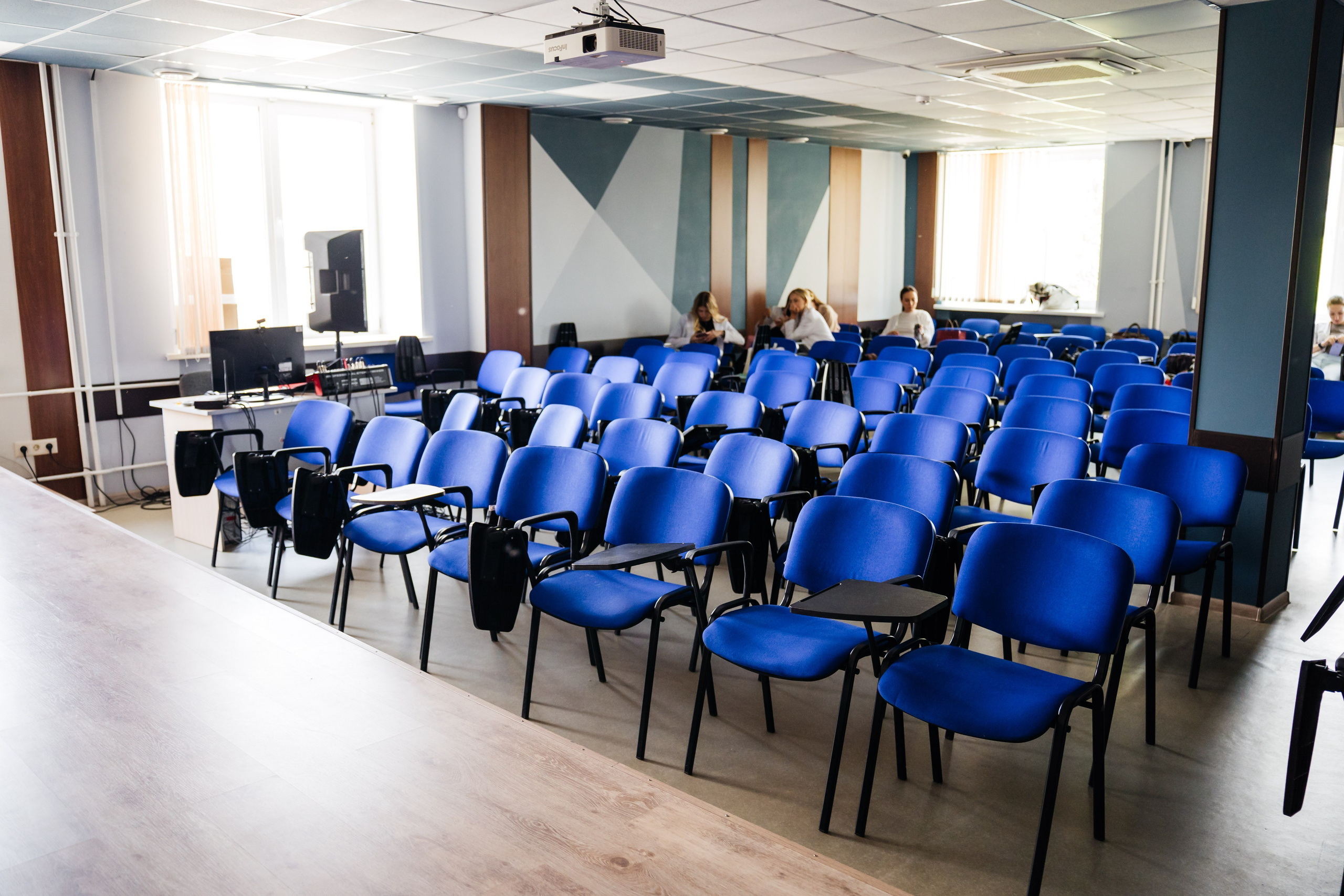 Съемка для Уральского медицинского колледжа ЮМЕД. Видеограф и Фотограф в Челябинске Ксения и Владимир Рюмины