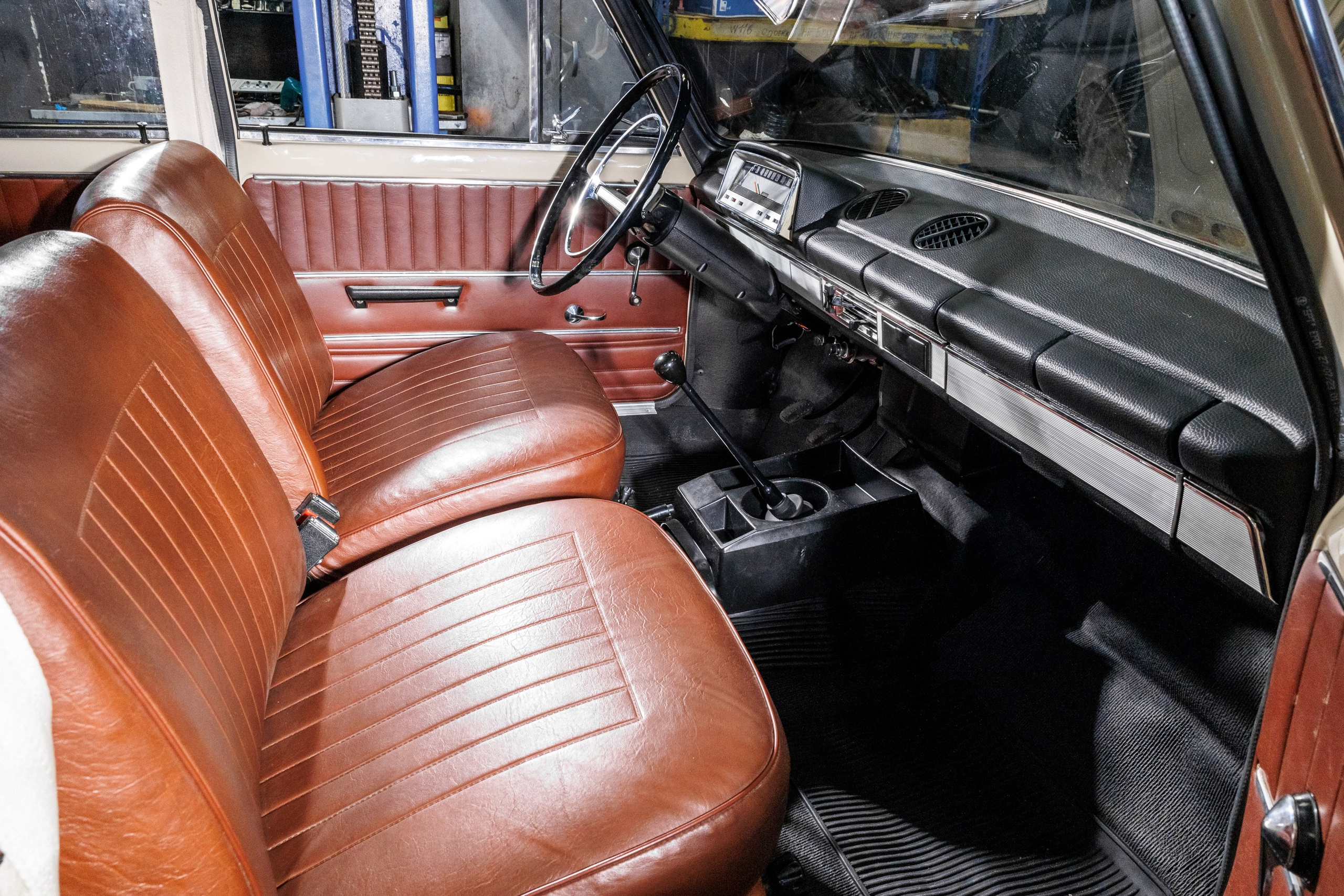 Автомобильная фотосъемка ВАЗ 2101 после реставрации в Бюро "Наследие"