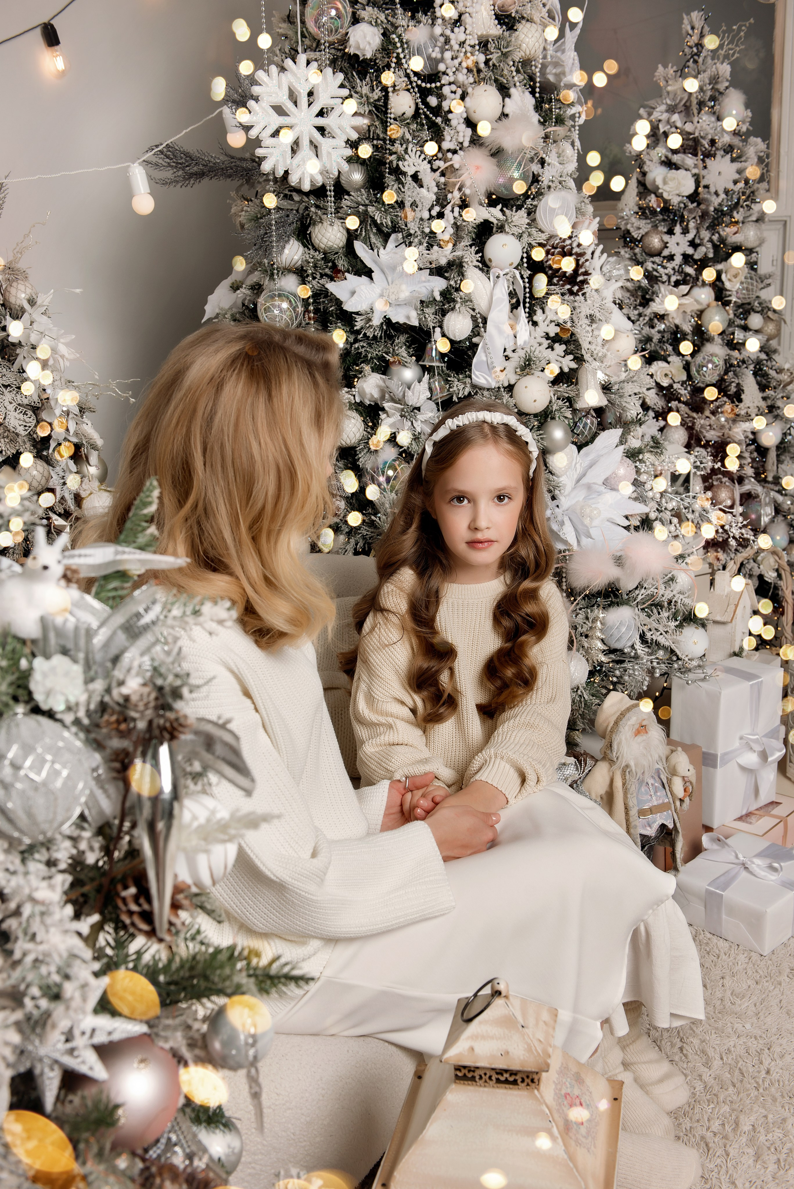 Новогодняя фотосессия Мама и дочка в студии в Москве. Детский фотограф в Долгопрудном и Москве