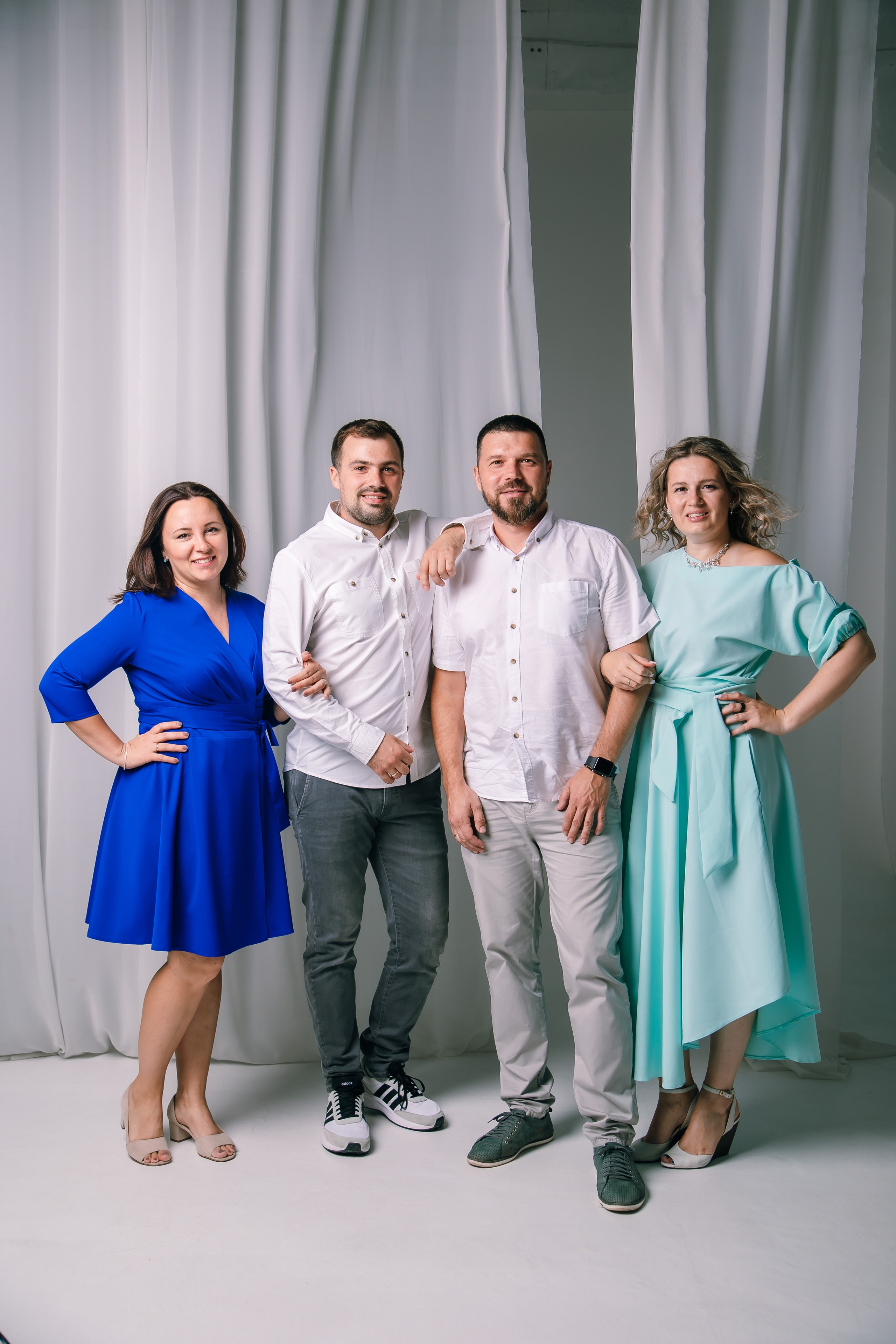 Фотосессия большой семьёй в студии в Екатеринбурге. Свадебный, семейный фотограф, контент съёмка. Екатеринбург. Елена Граф