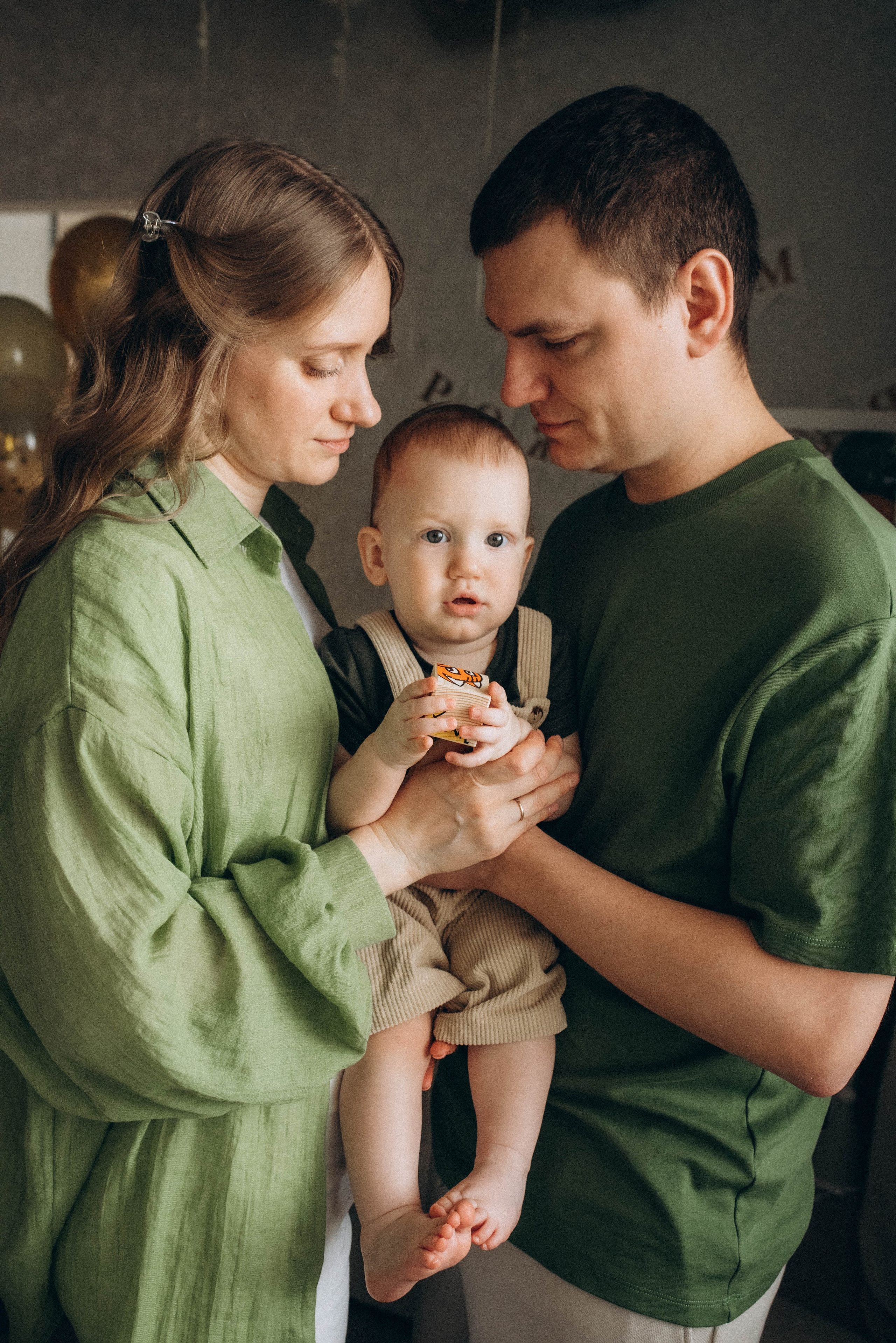 Семейная фотосессия ко дню рождения малыша. Семейный фотограф в Железнодорожном Масаева Елена