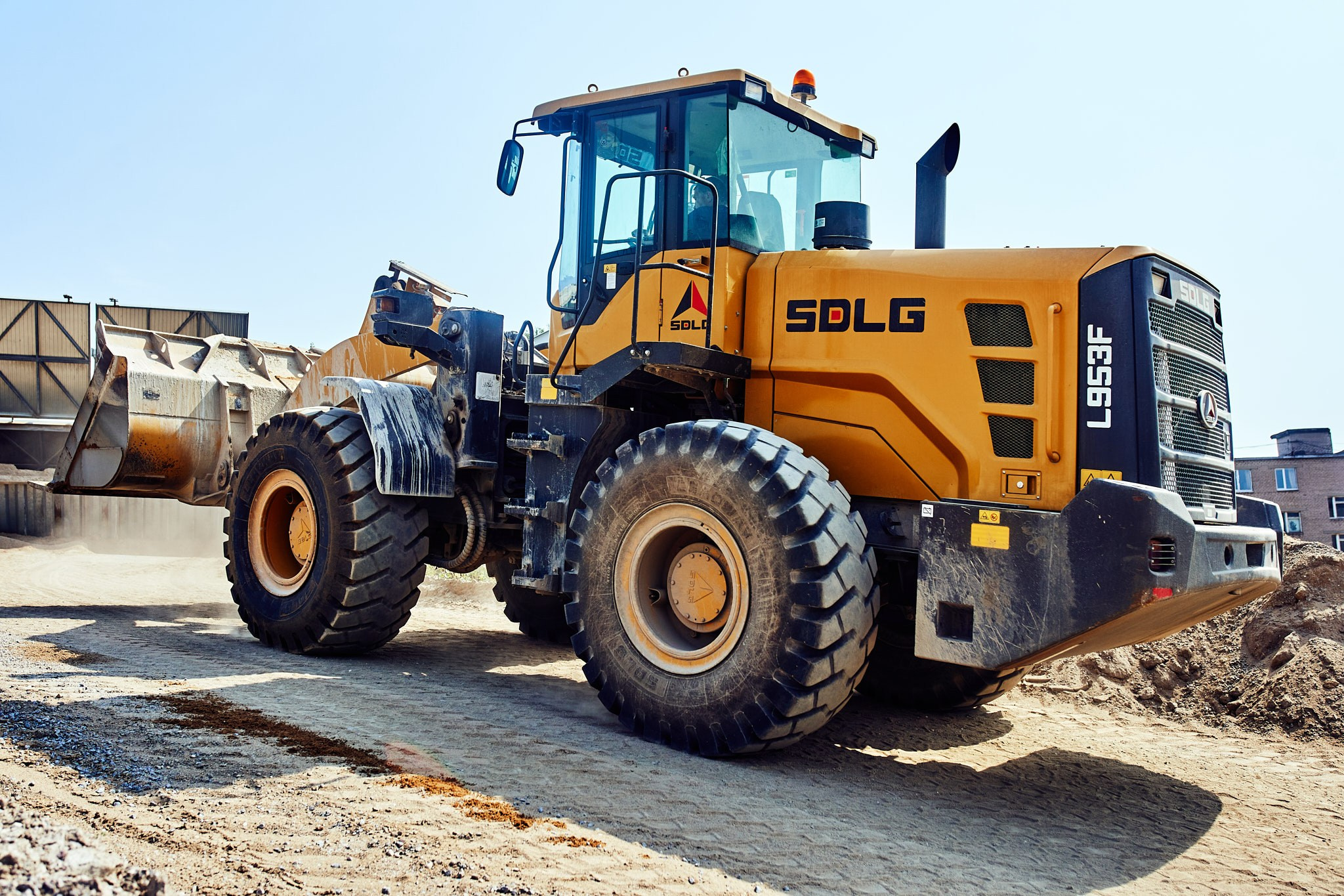 Промышленная зона, погрузка и разгрузка песка