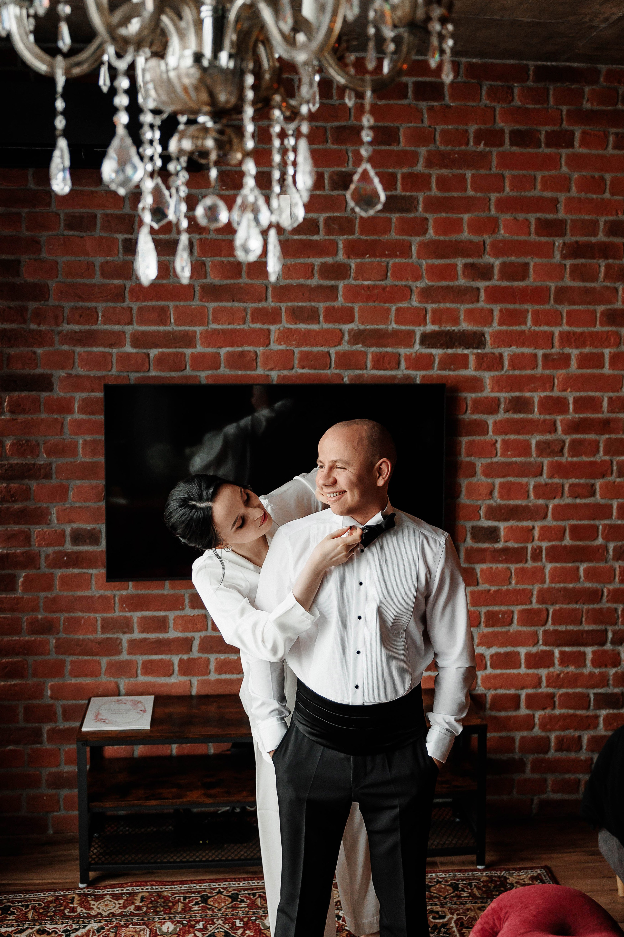 Совместные сборы жениха и невесты в квартире