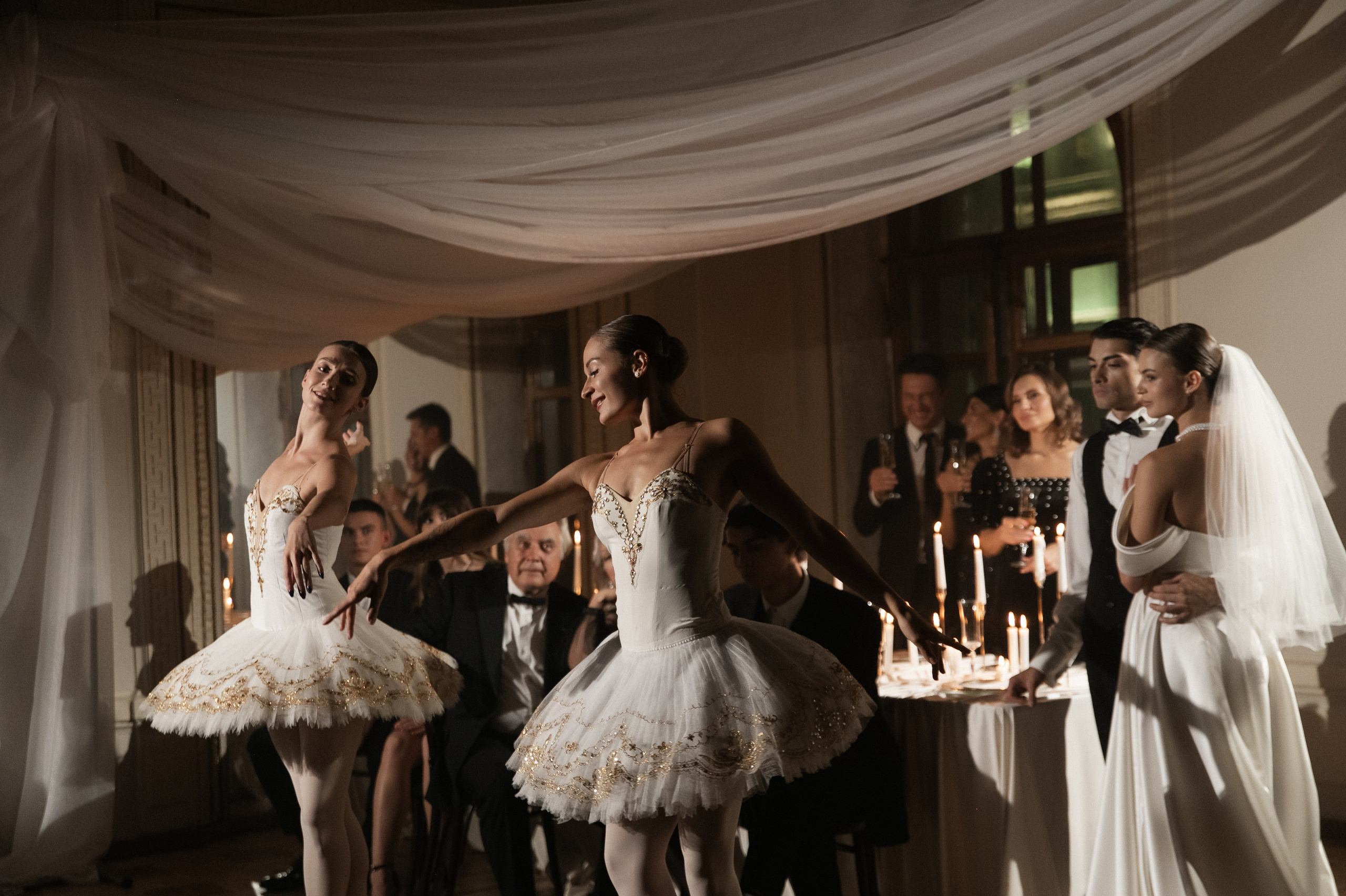 Камерный свадебный ужин при свечах в старинном особняке в фотостудии 21. Kult. Ярослава Ерина — свадебный фотограф в Москве
